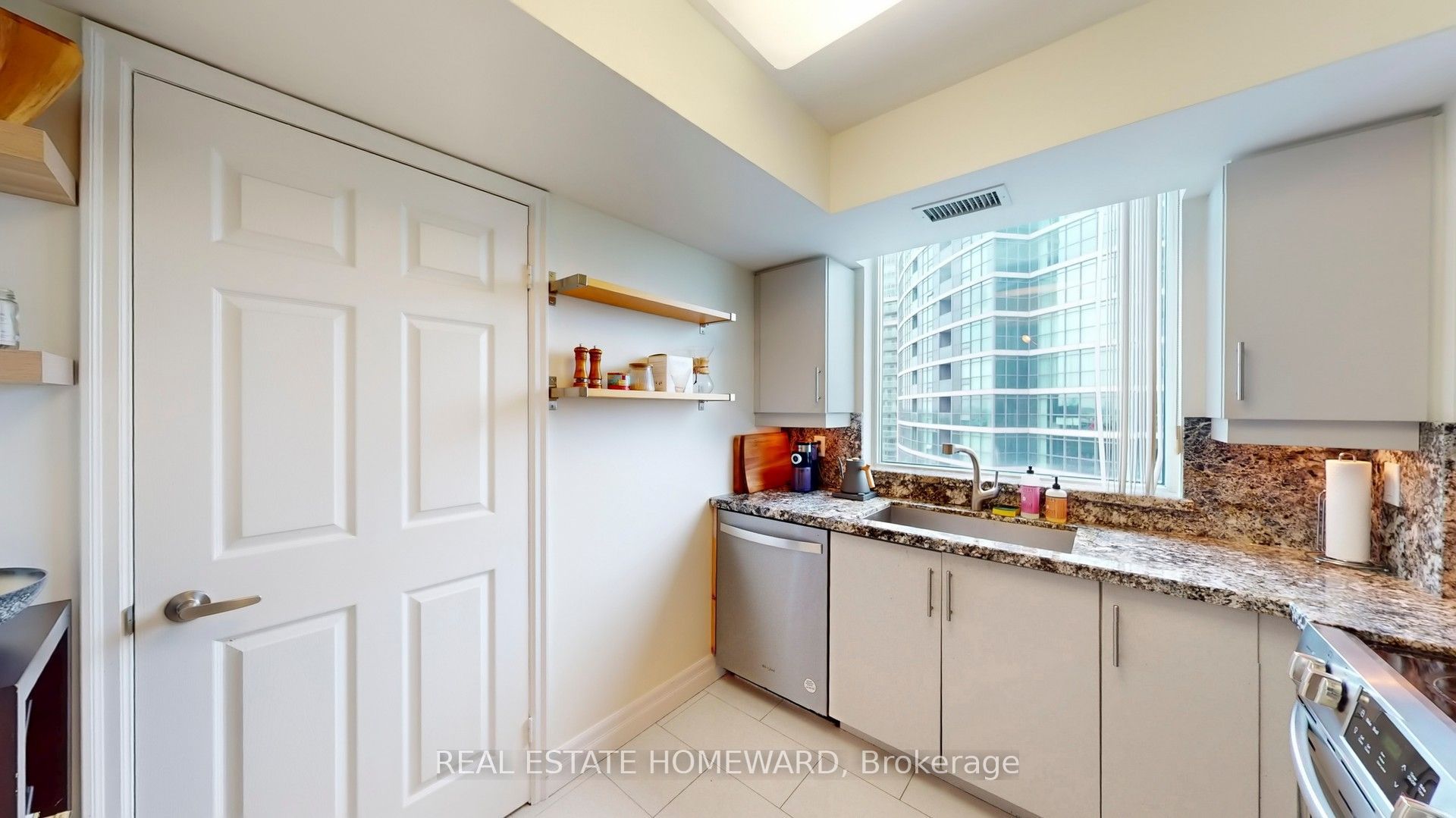 30 Harrison Garden Boulevard 1207 Property Photo 11