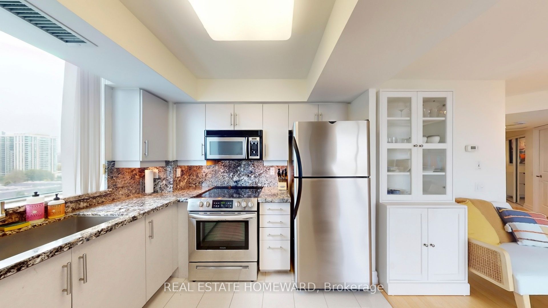 30 Harrison Garden Boulevard 1207 Property Photo 12