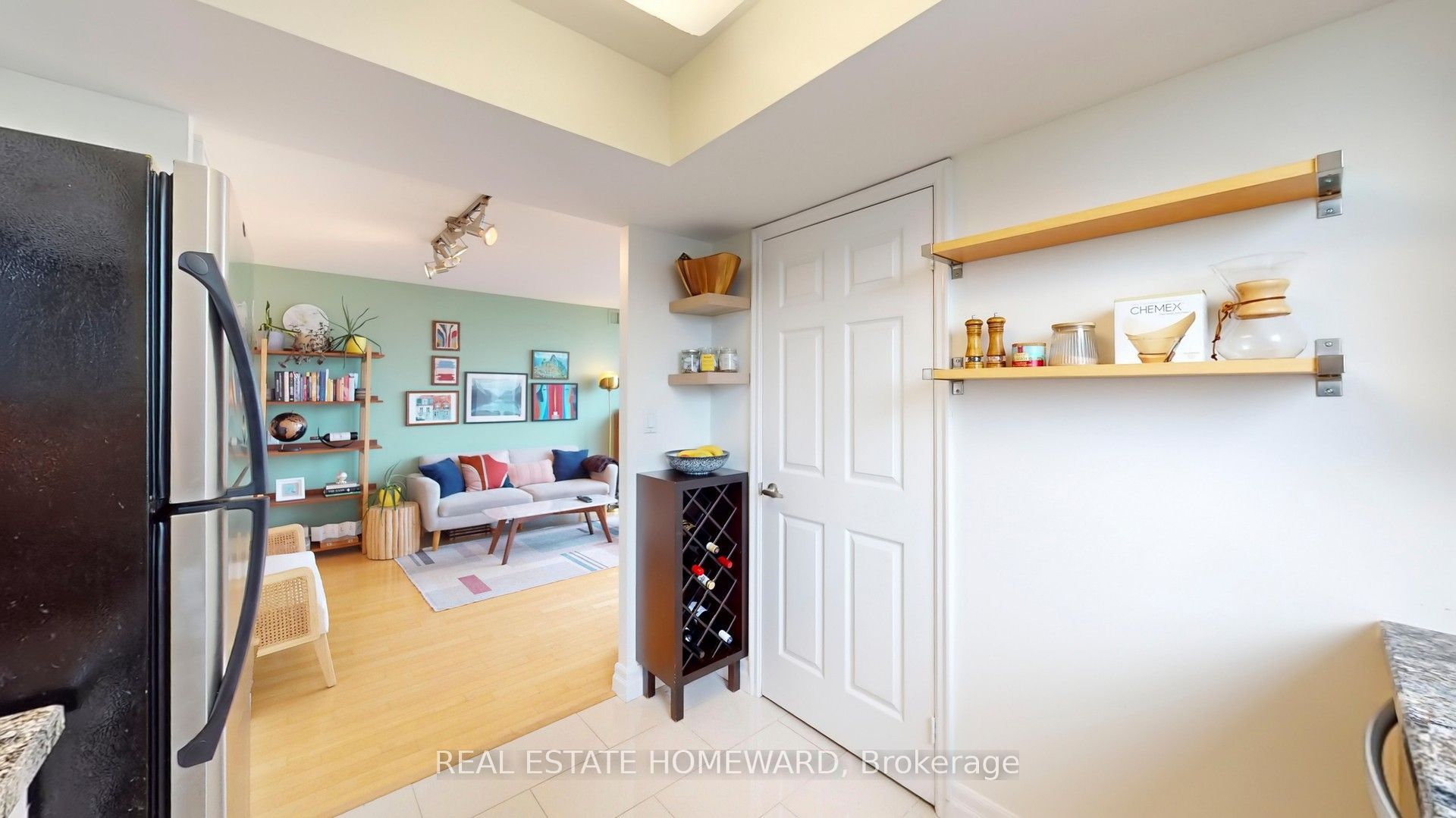 30 Harrison Garden Boulevard 1207 Property Photo 15