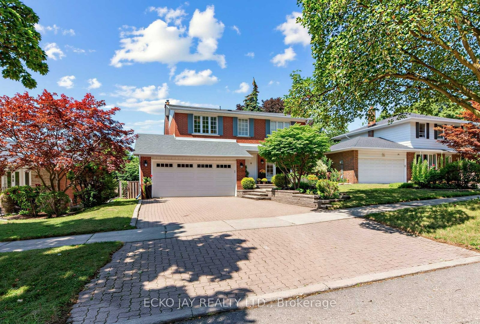 22 Meadowglade Crescent Property Photo 2