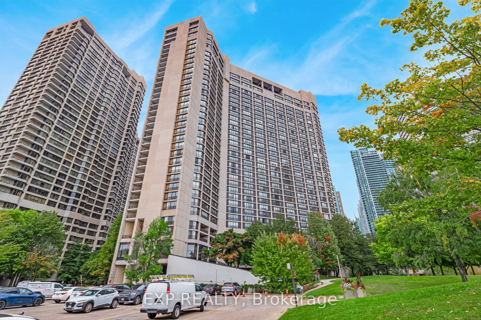 33 Harbour Square 1420 Property Photo 1