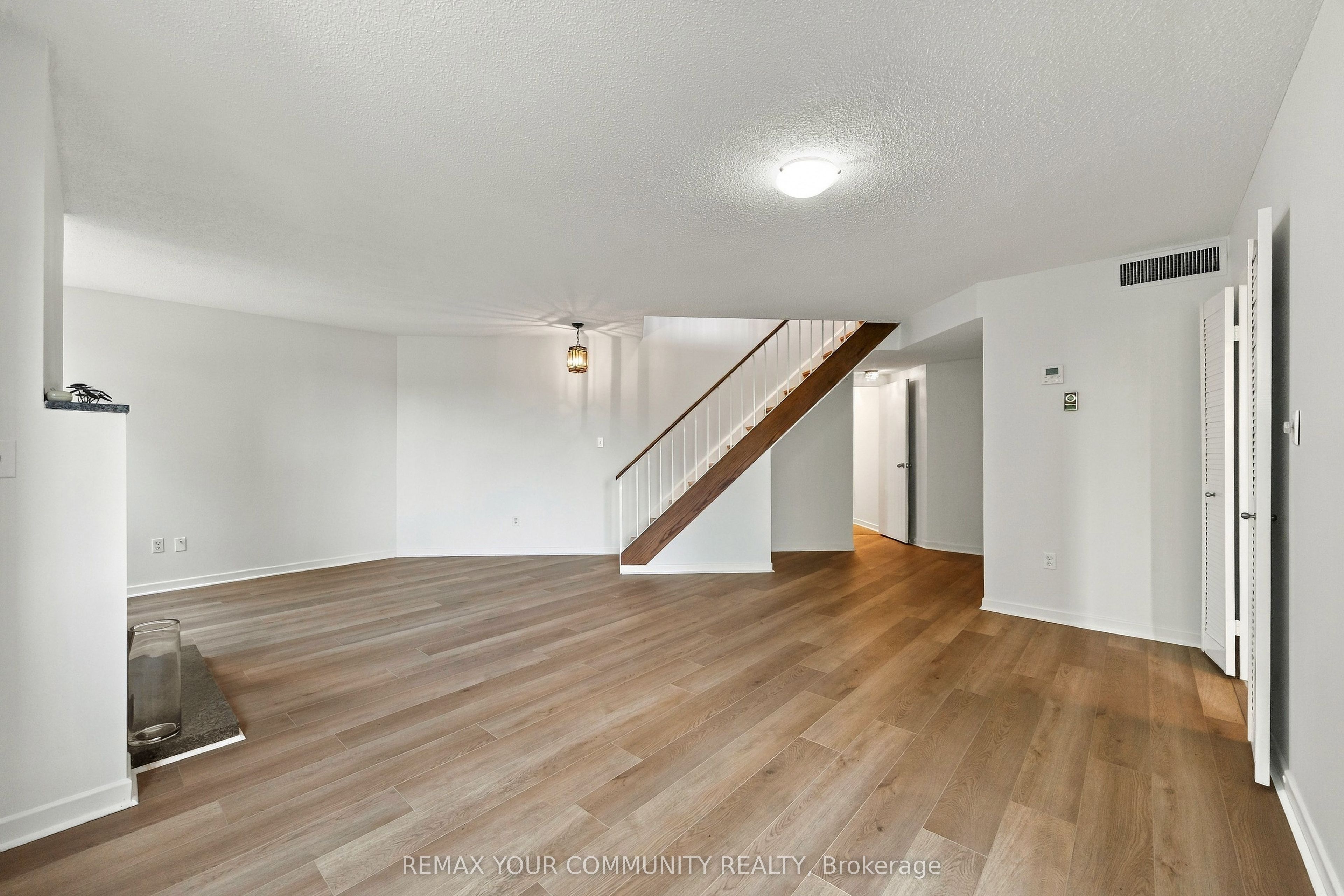 349 St Clair Avenue W 410 Property Photo 8