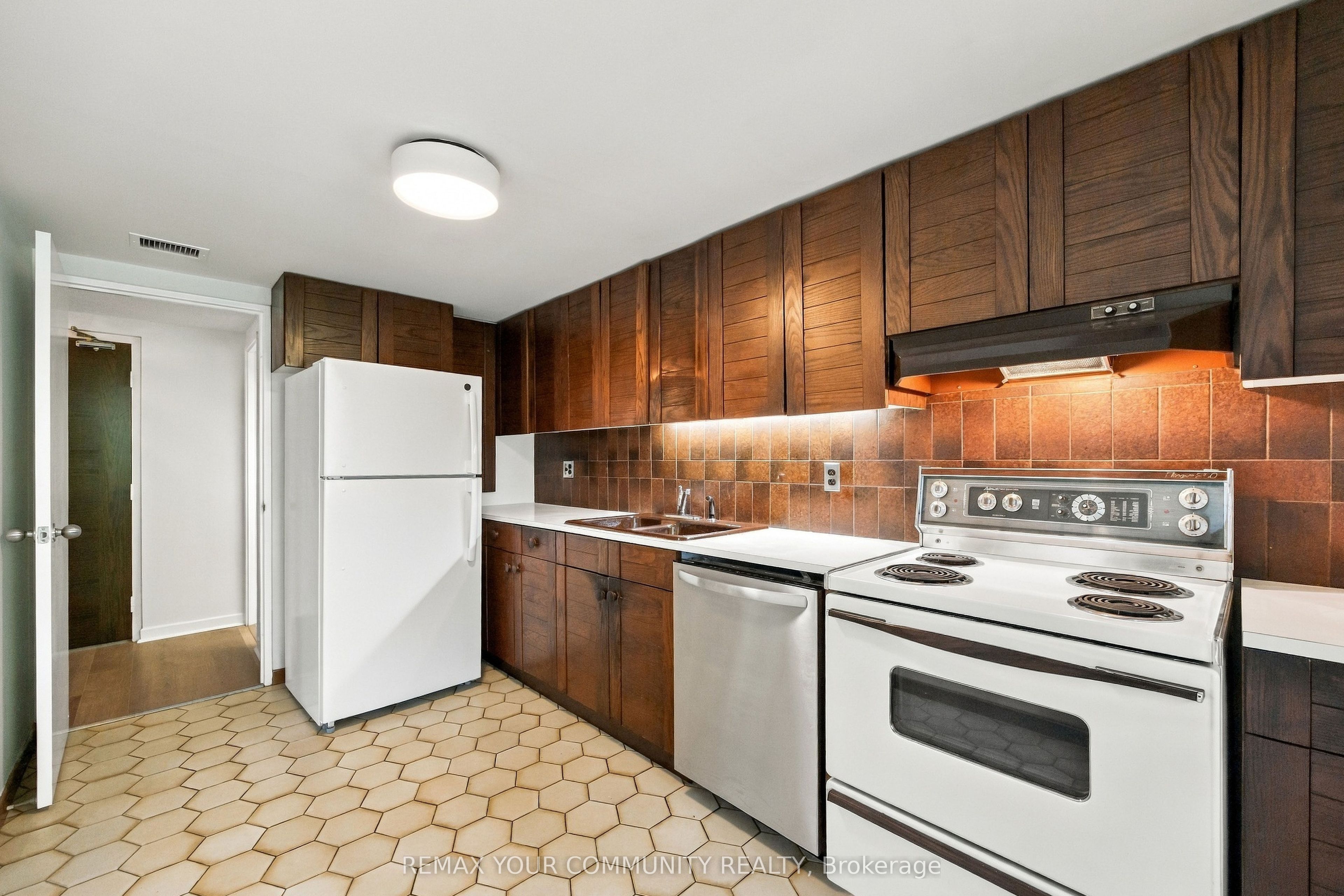 349 St Clair Avenue W 410 Property Photo 12