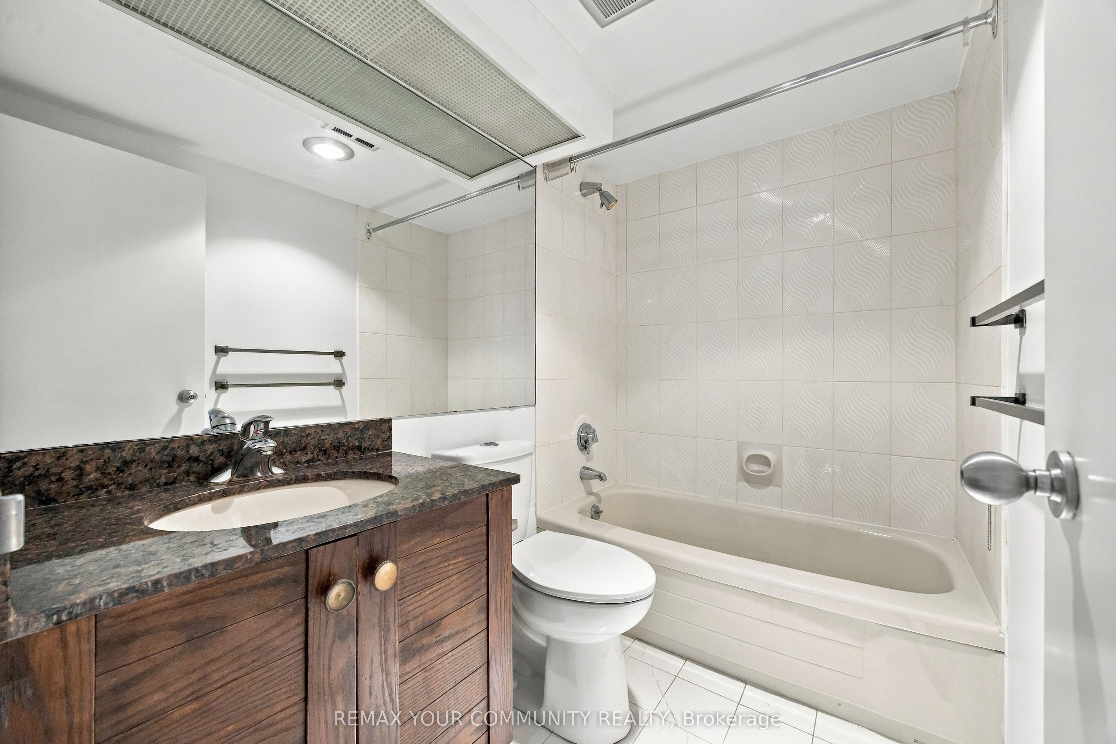 349 St Clair Avenue W 410 Property Photo 17