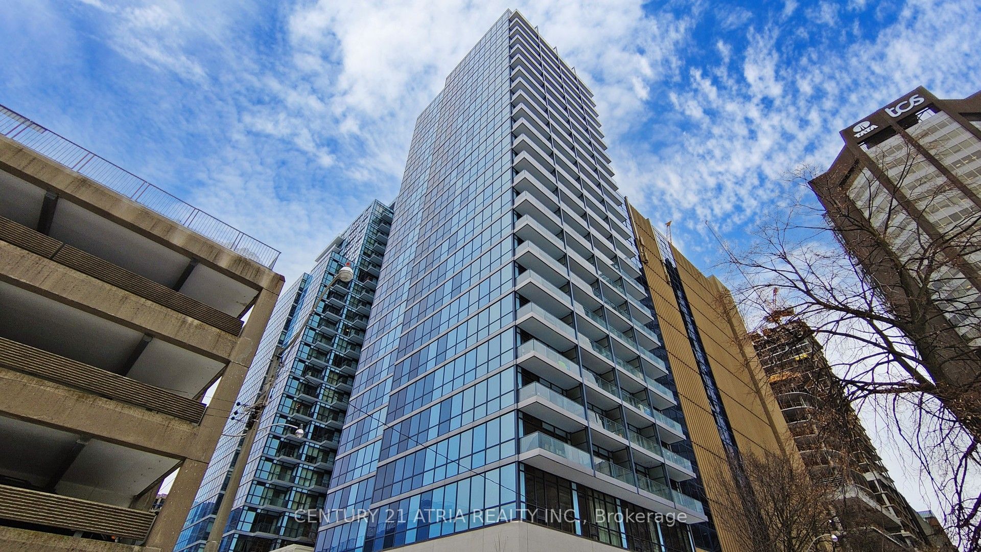 210 Simcoe Street 1003 Property Photo 1