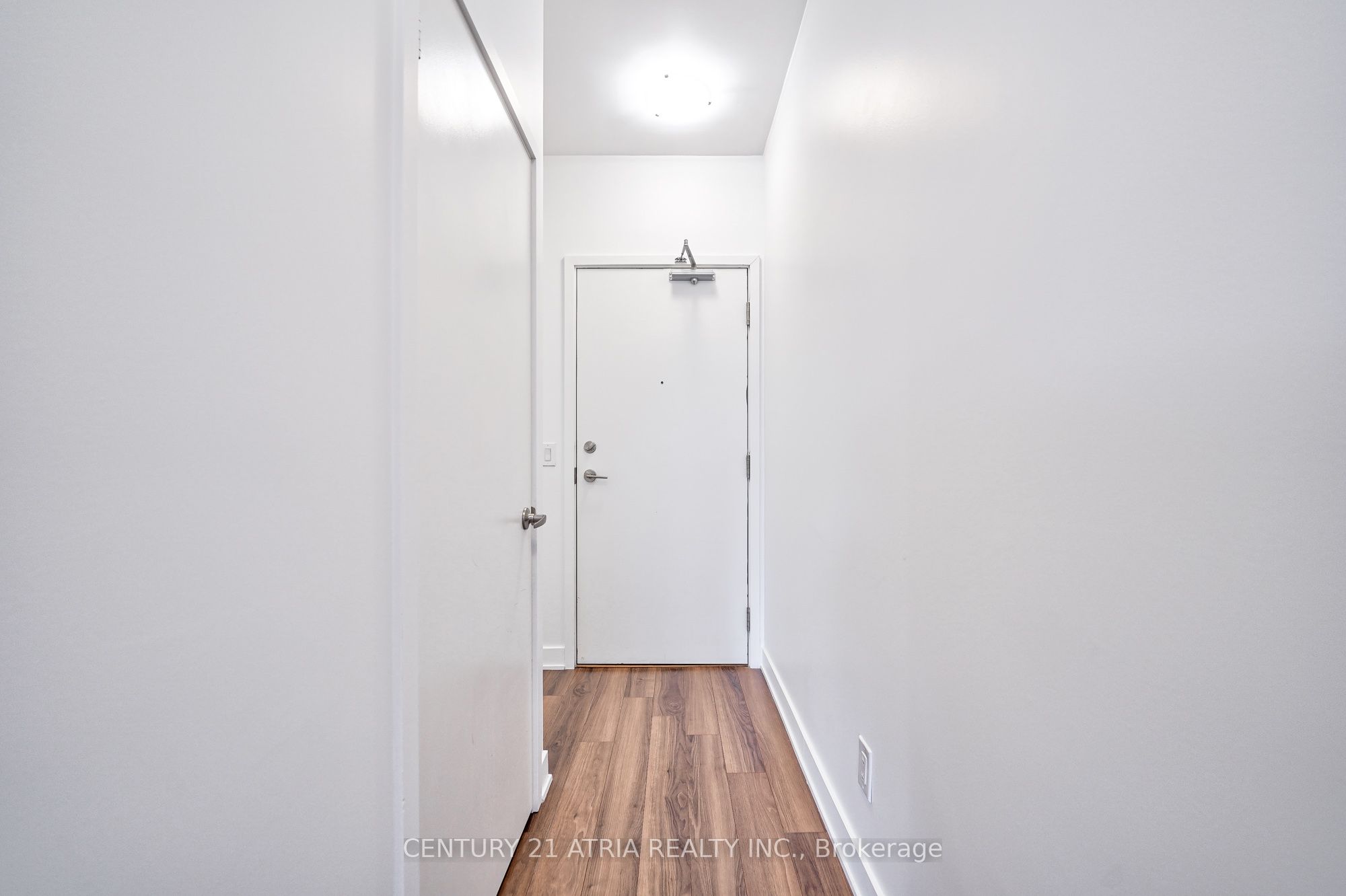 210 Simcoe Street 1003 Property Photo 9