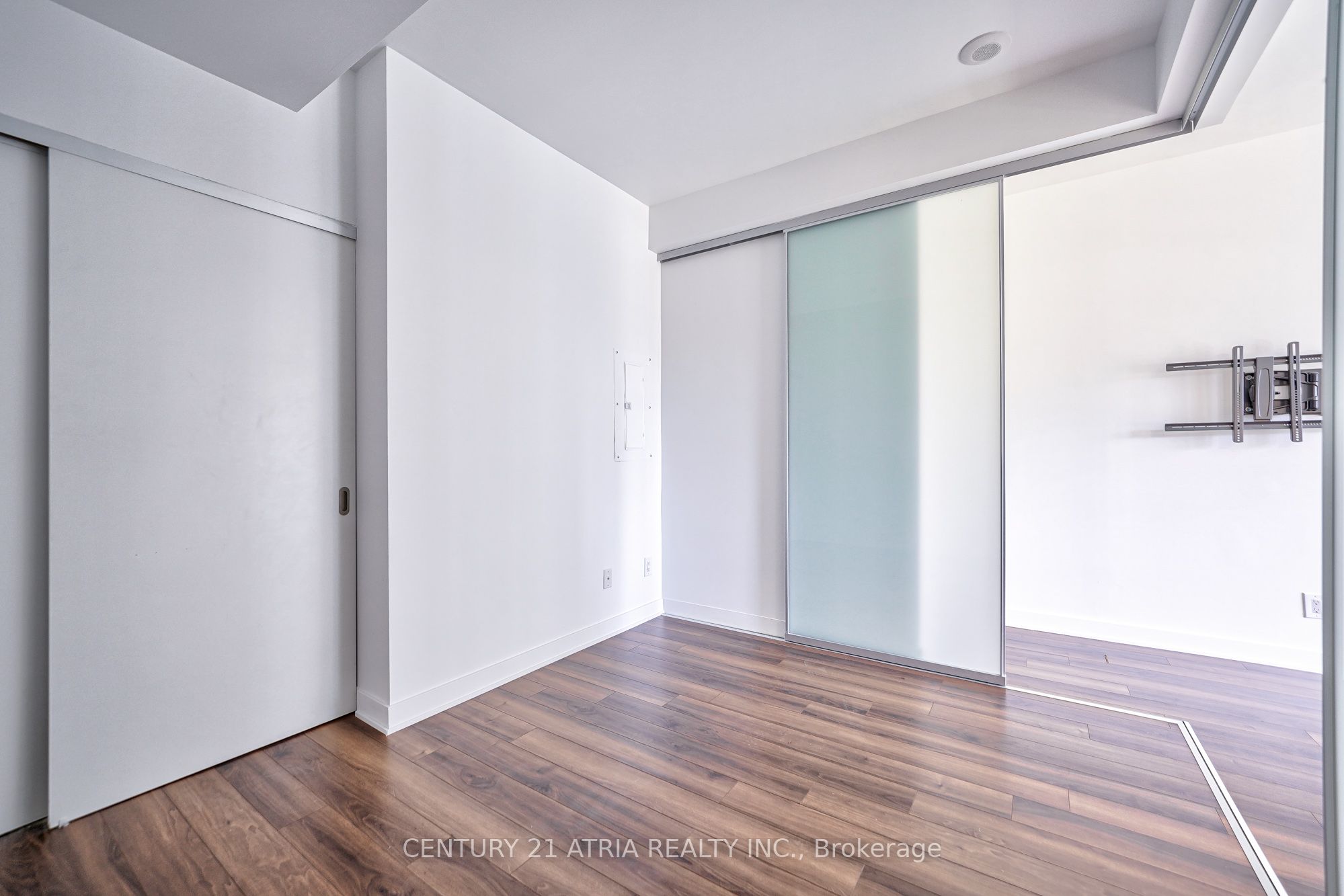 210 Simcoe Street 1003 Property Photo 23