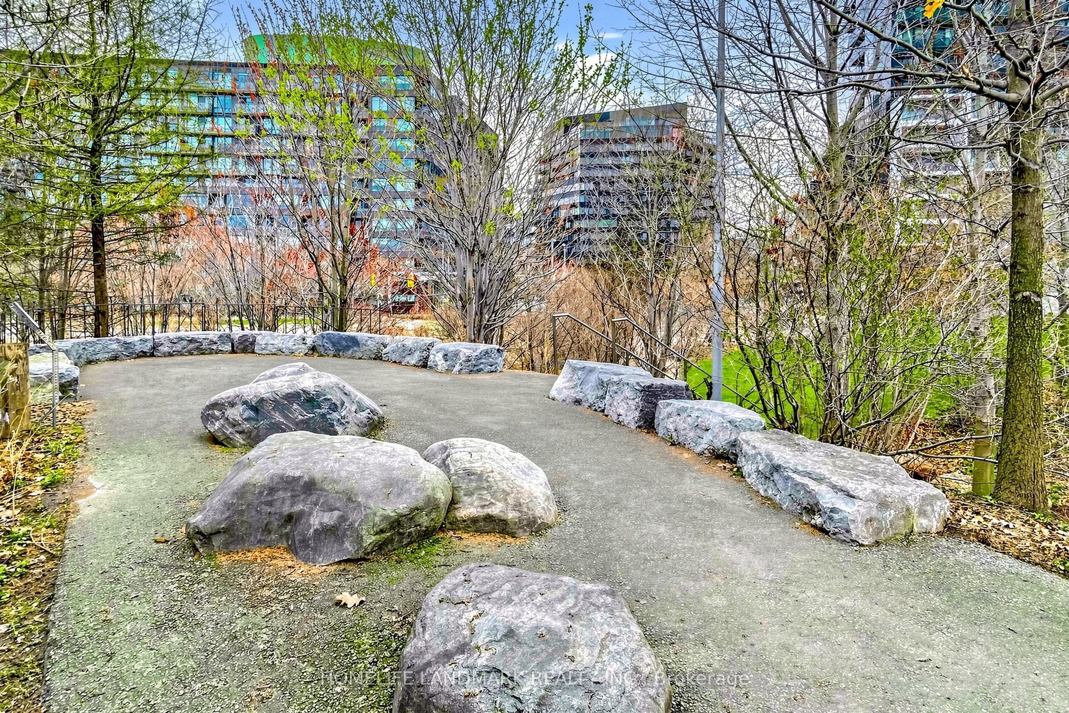 21 Lawren Harris Square 801 Property Photo 45