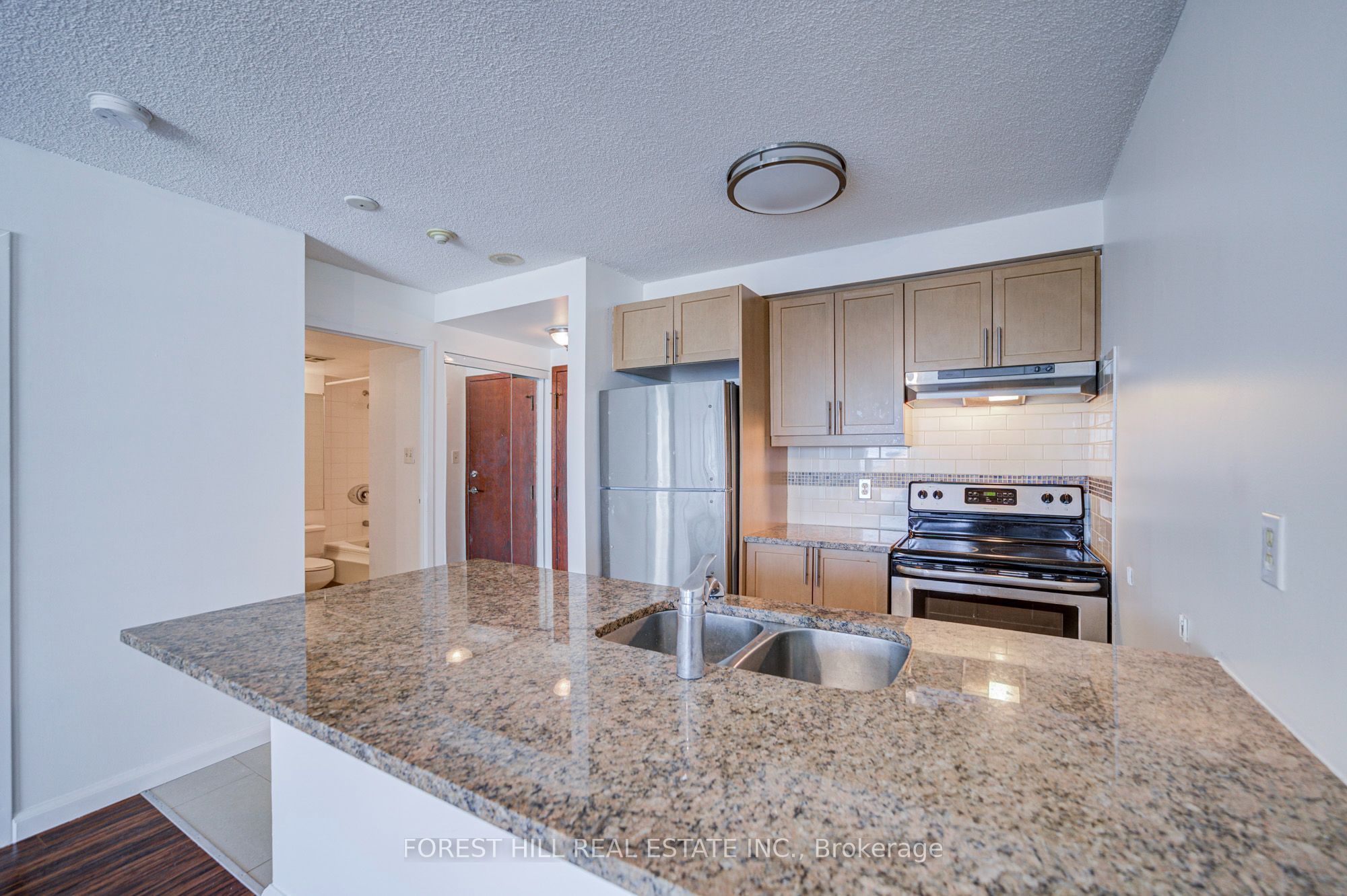 10 Yonge Street 1810 Property Photo 3
