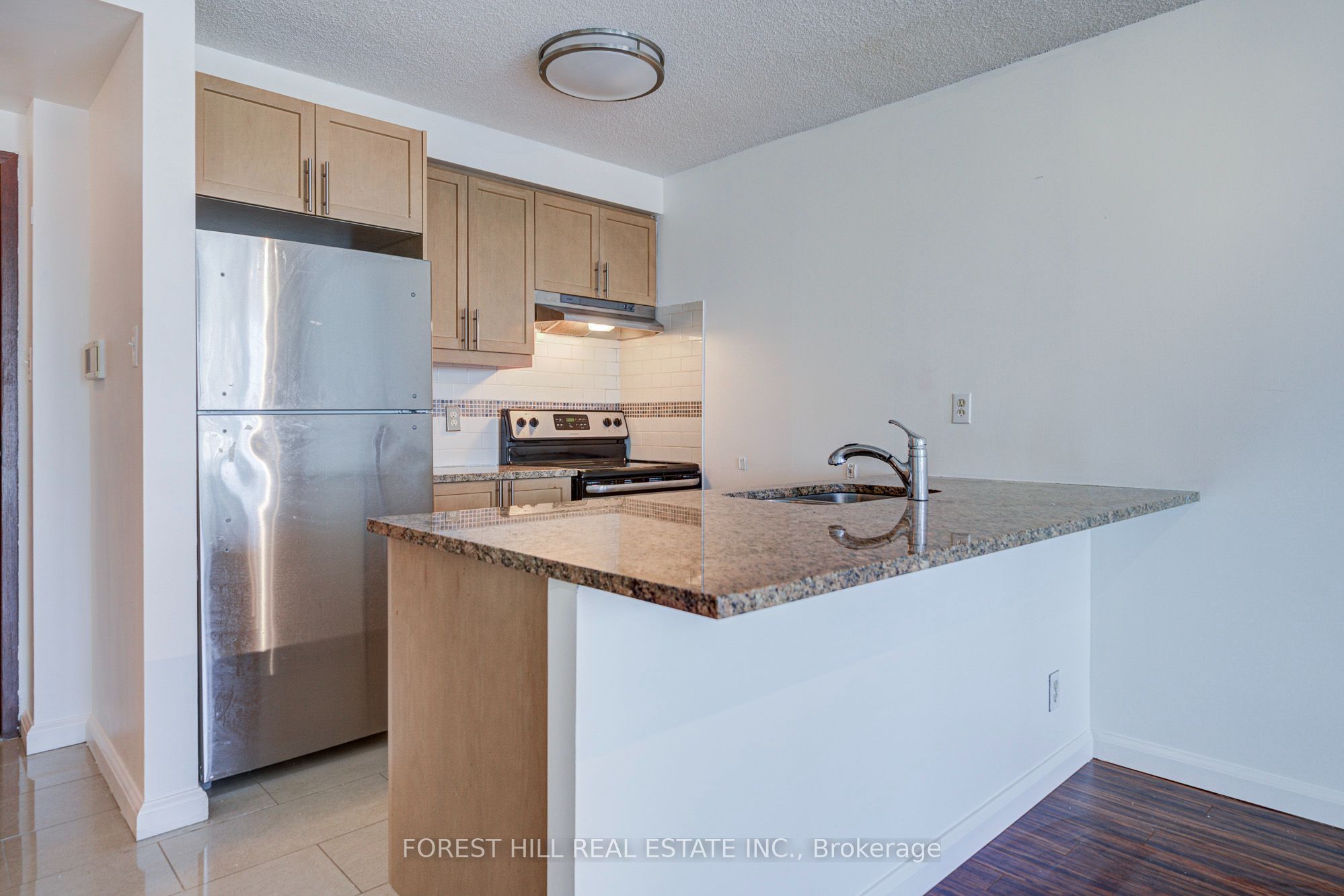 10 Yonge Street 1810 Property Photo 4