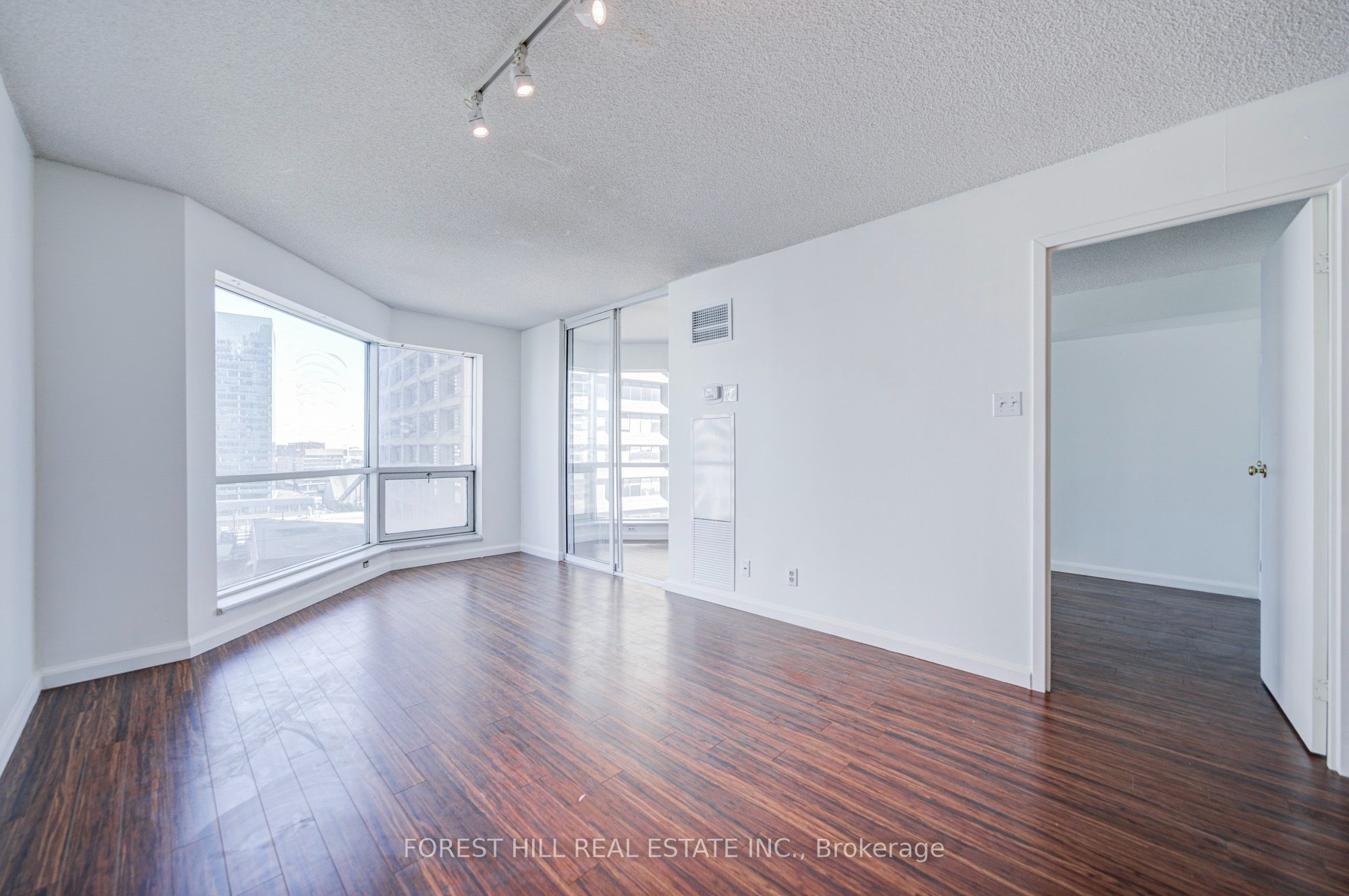 10 Yonge Street 1810 Property Photo 6