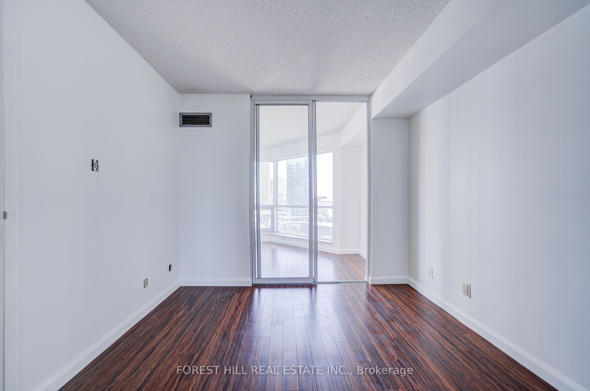 10 Yonge Street 1810 Property Photo 7