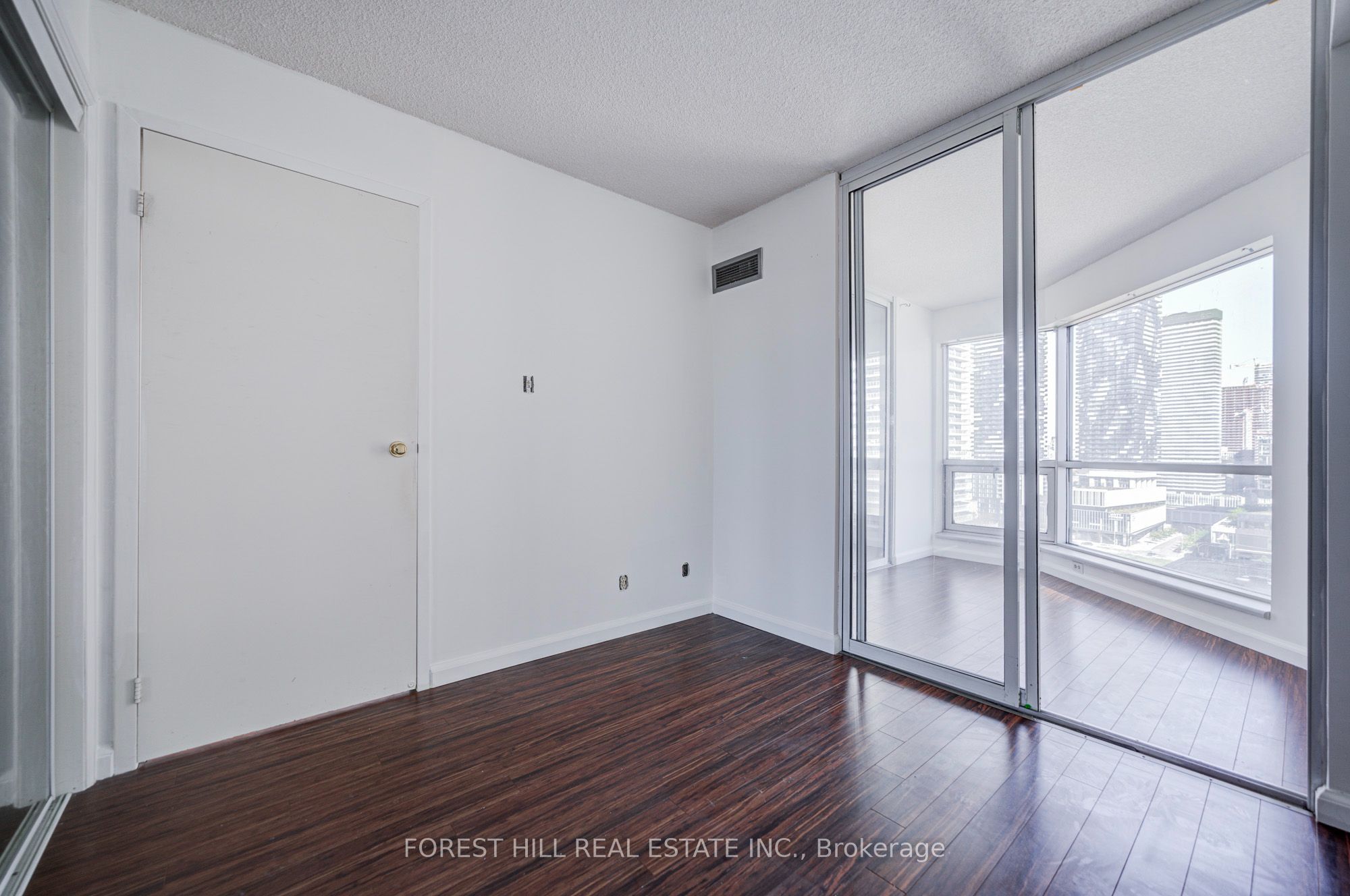 10 Yonge Street 1810 Property Photo 8