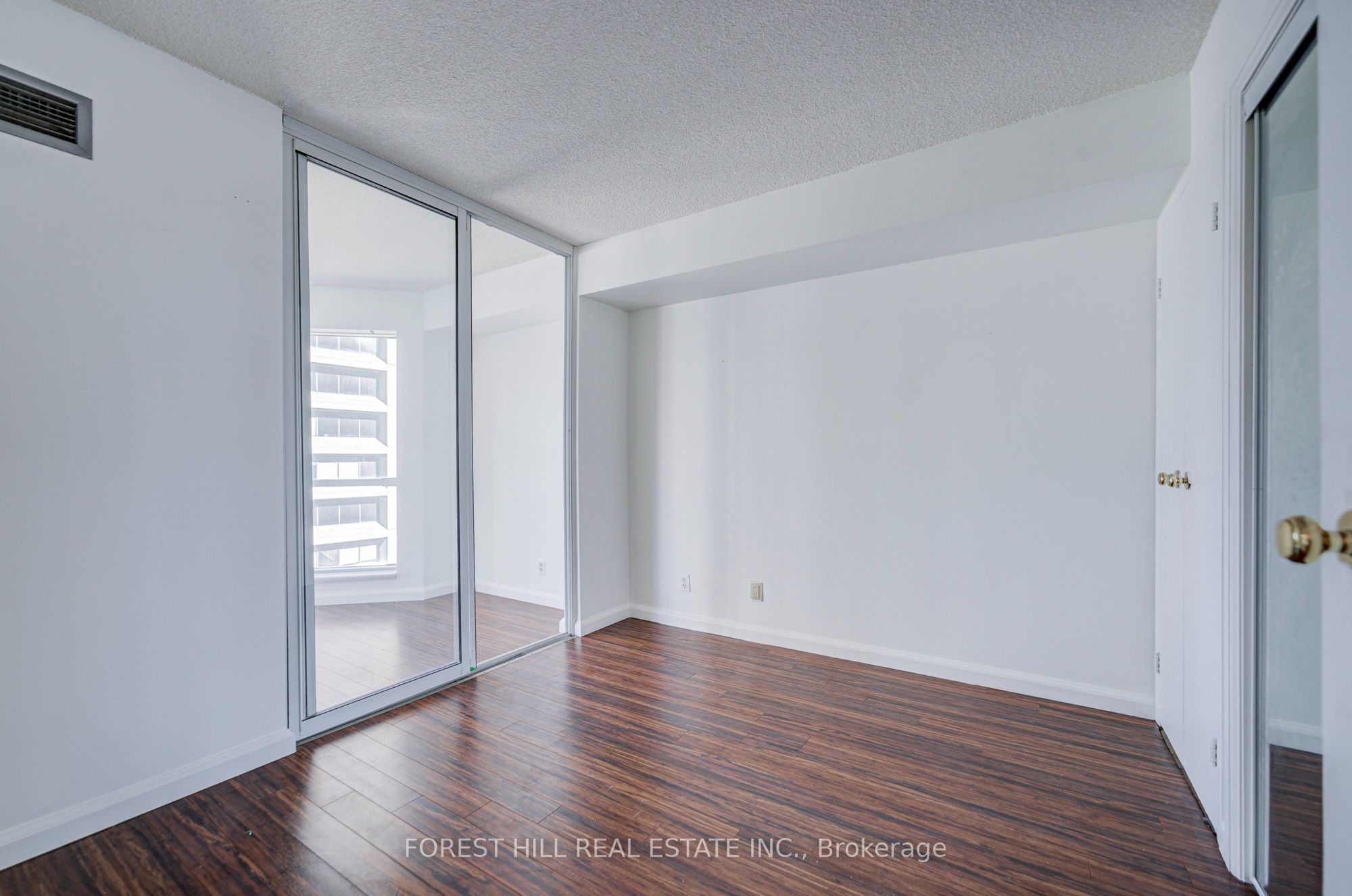 10 Yonge Street 1810 Property Photo 11
