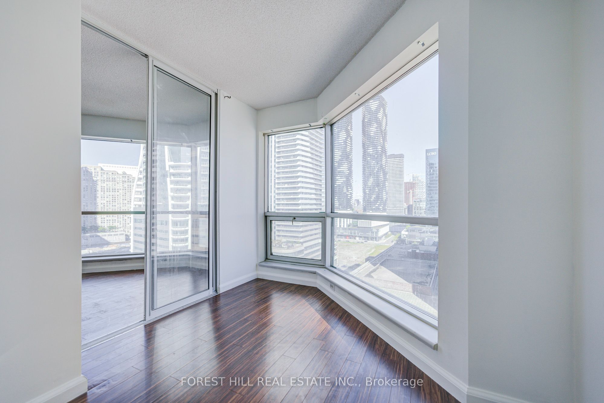 10 Yonge Street 1810 Property Photo 12