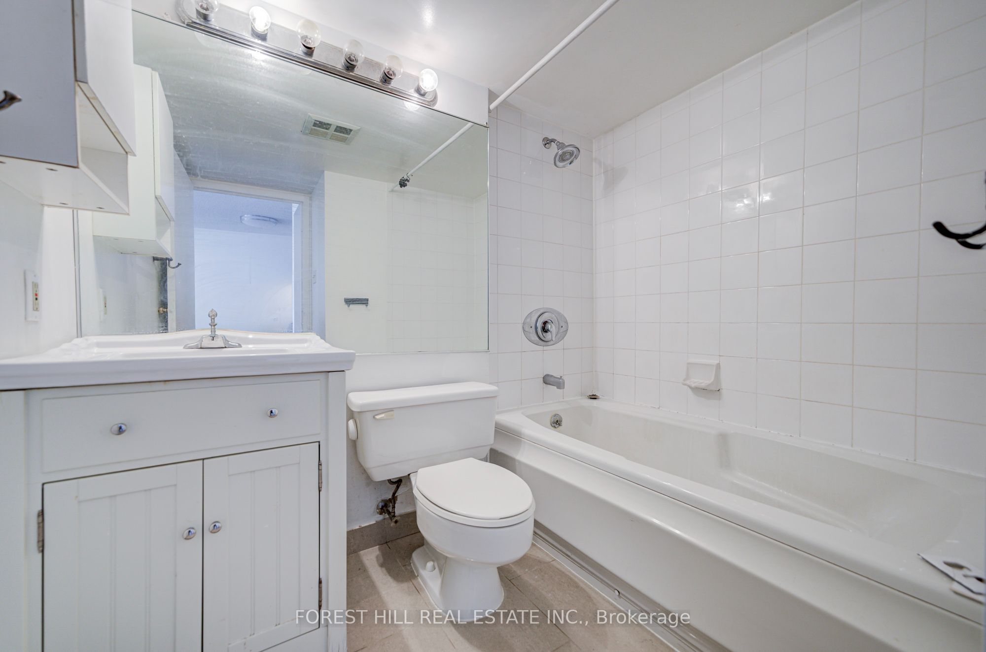 10 Yonge Street 1810 Property Photo 13