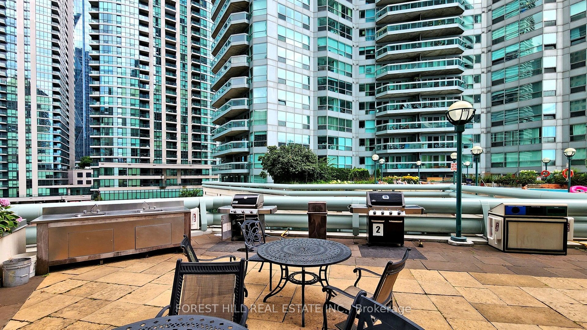 10 Yonge Street 1810 Property Photo 25