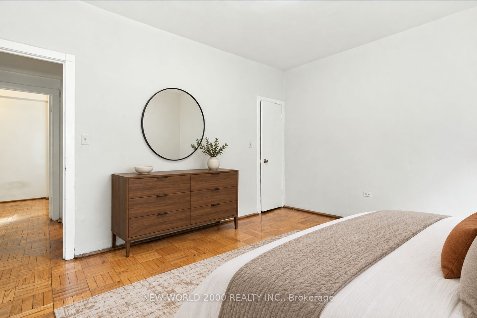 110 St Clair Avenue W 303 Property Photo 6