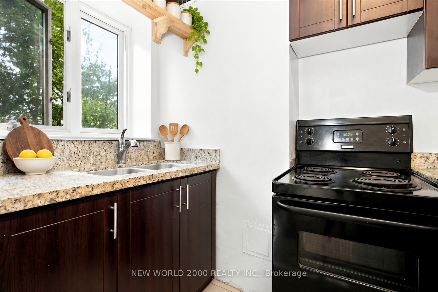 110 St Clair Avenue W 303 Property Photo 8