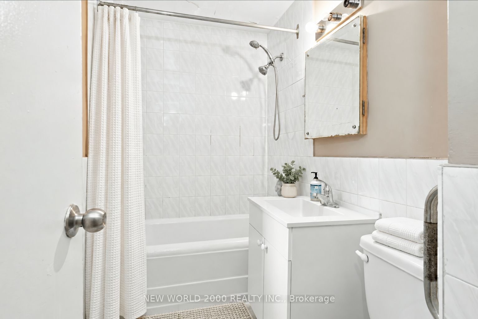 110 St Clair Avenue W 303 Property Photo 9
