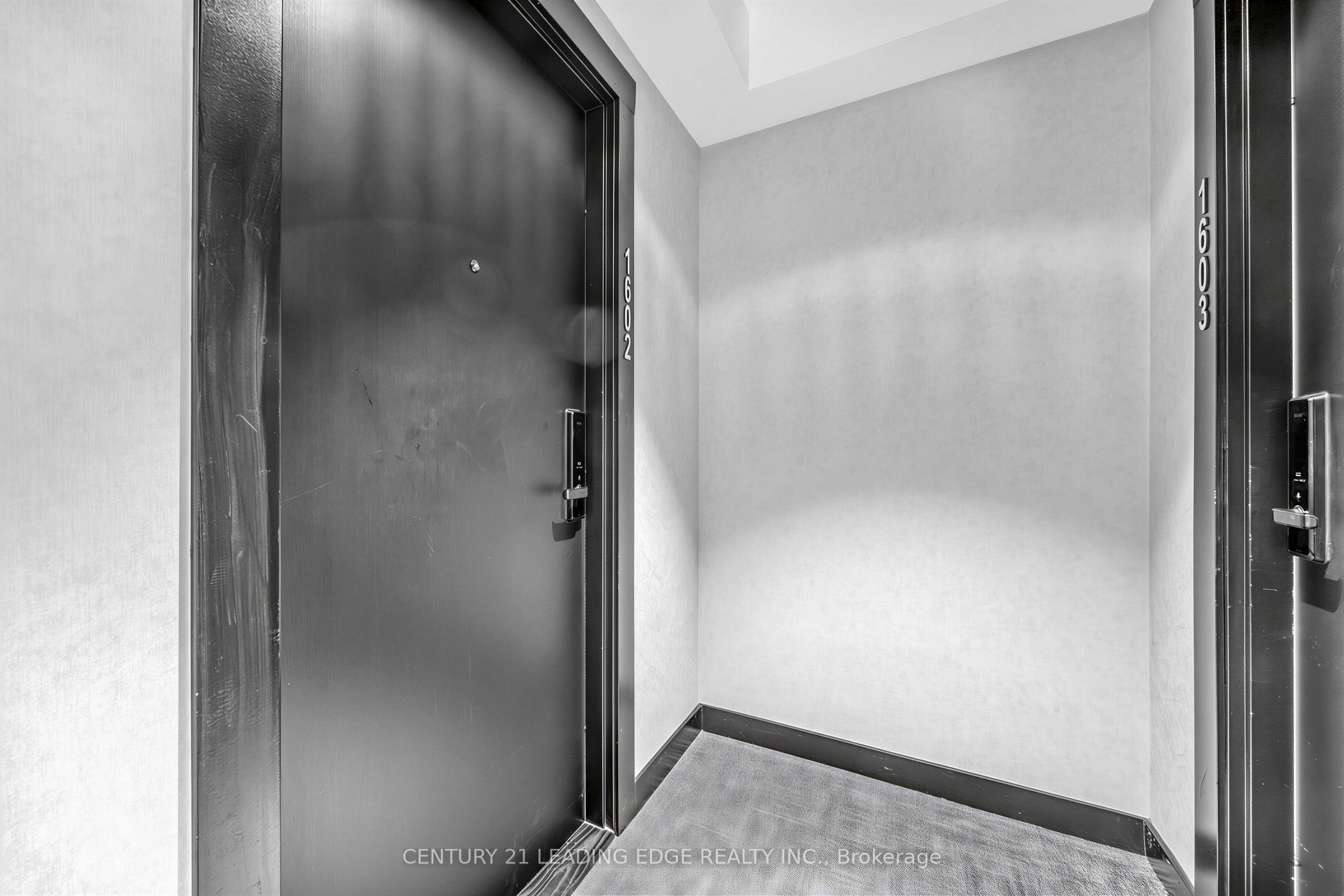 88 Queen Street E 1602 Property Photo 3