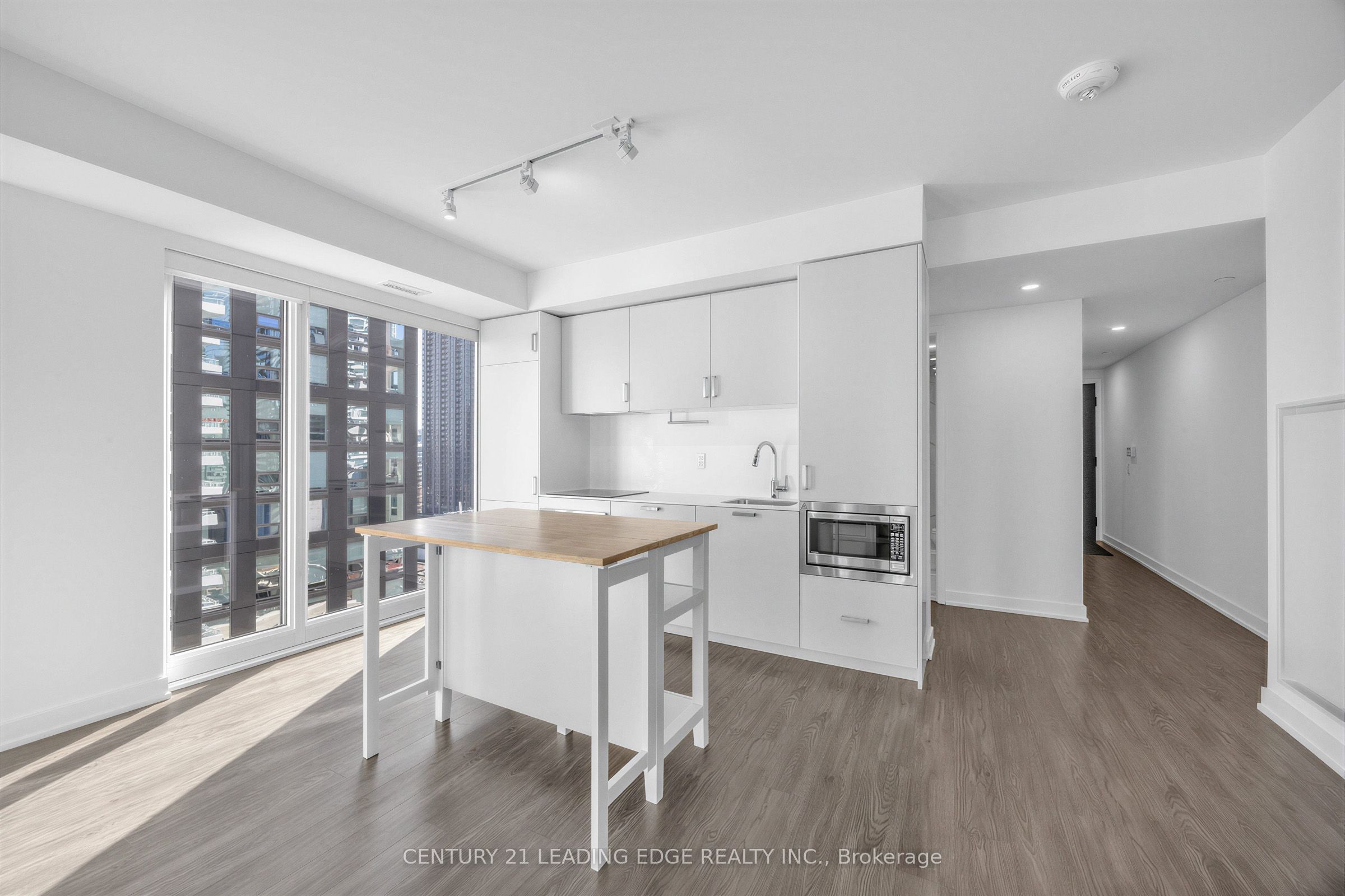 88 Queen Street E 1602 Property Photo 8