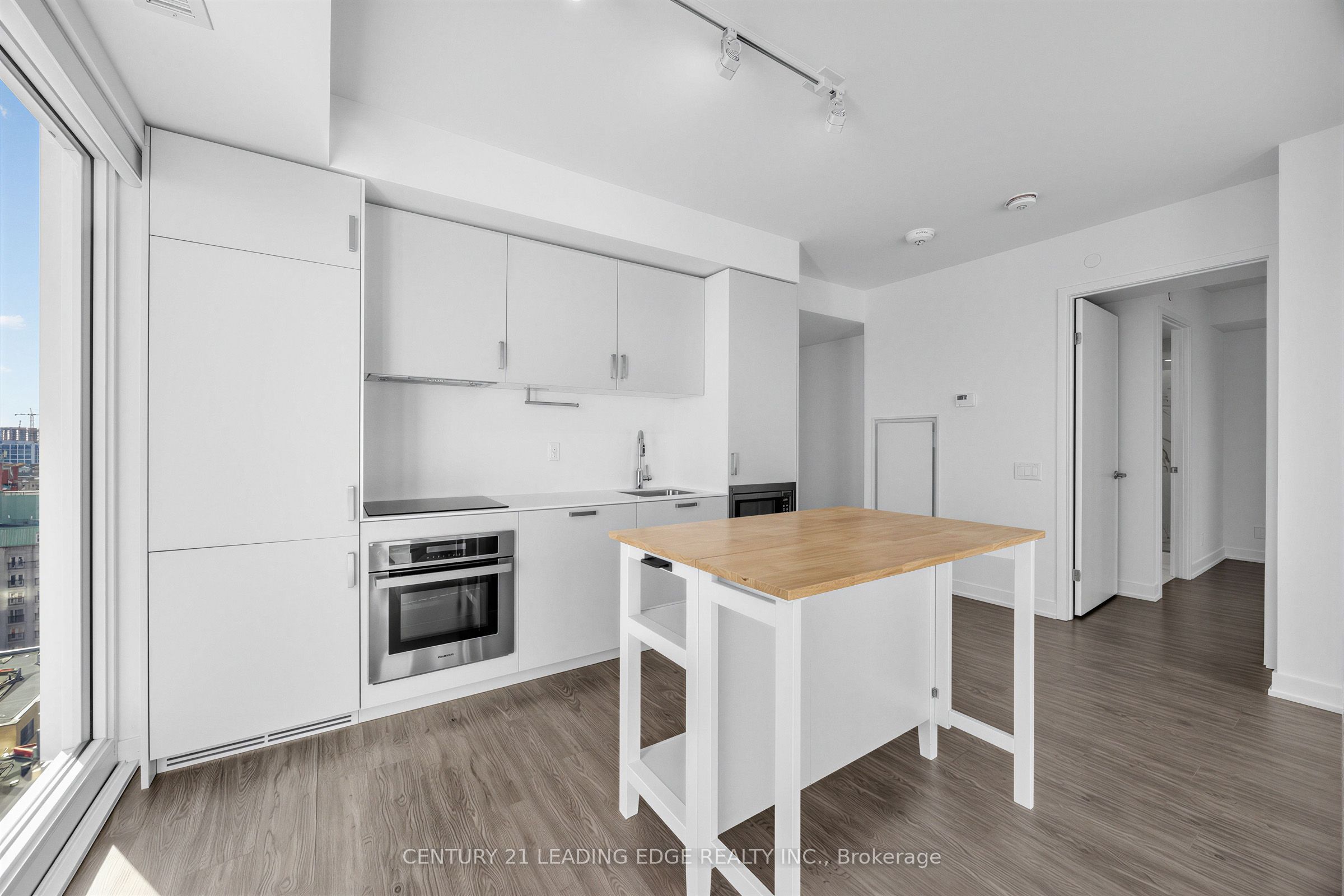 88 Queen Street E 1602 Property Photo 9