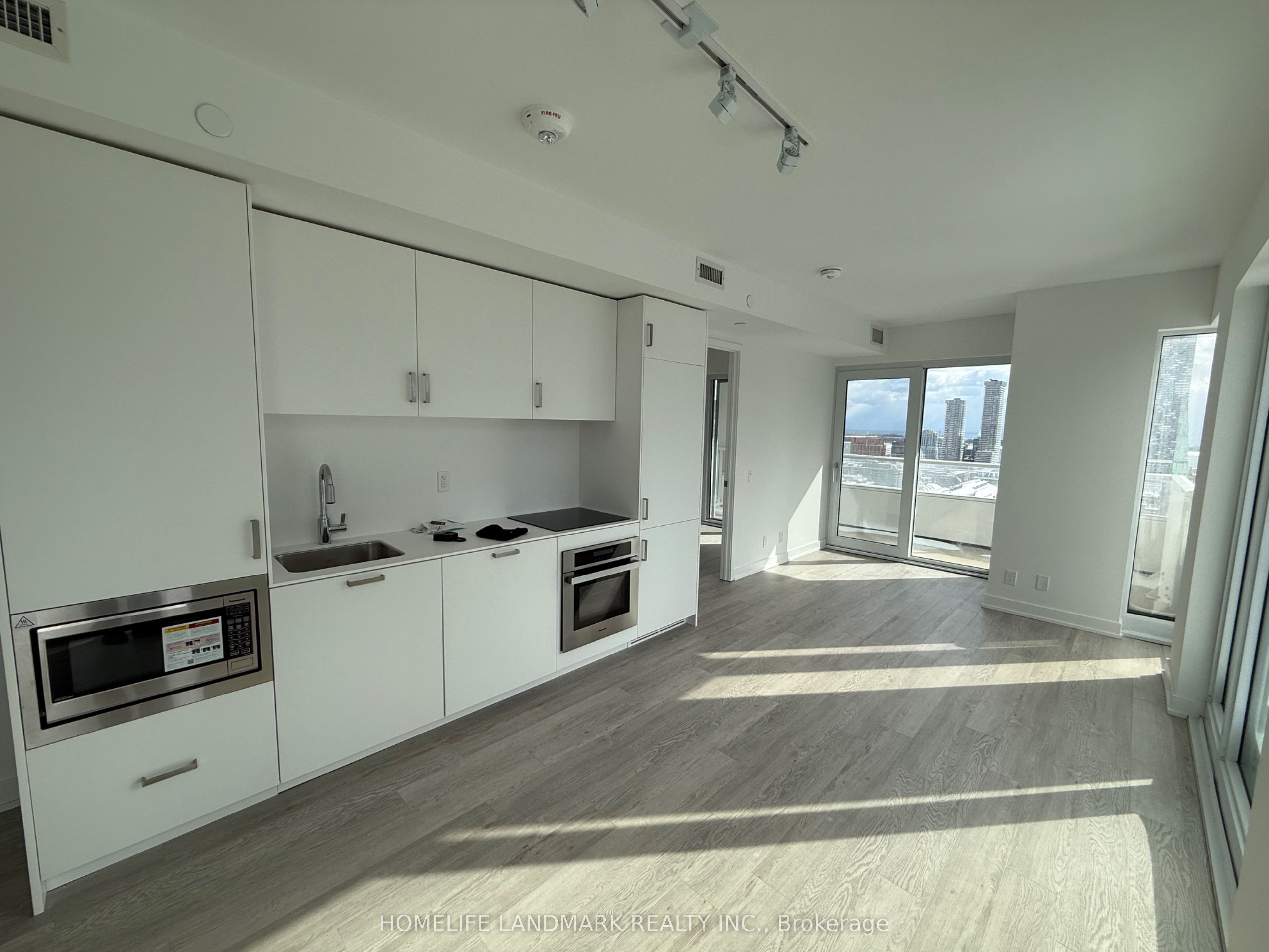 88 Queen Street E 2310 Property Photo 1