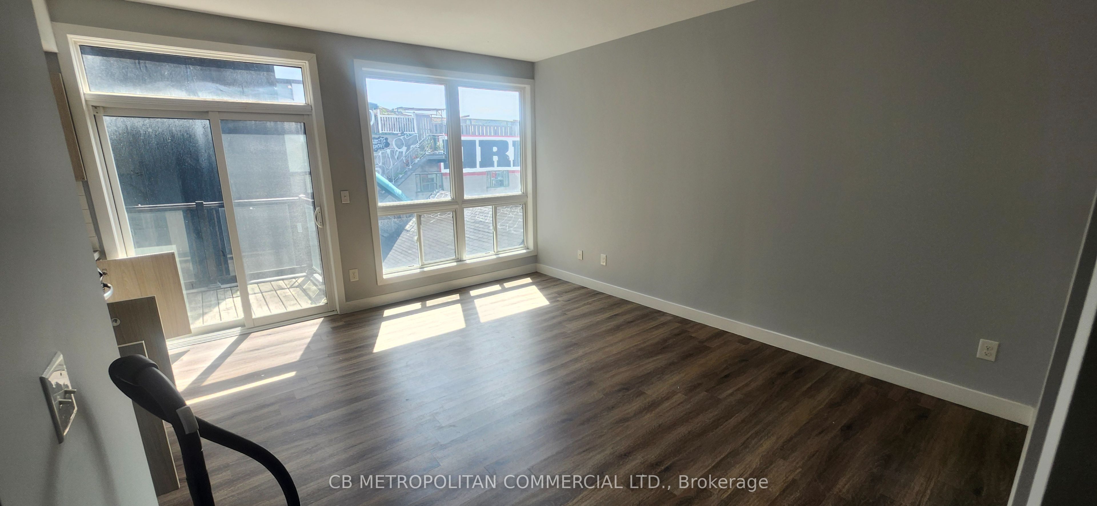 335 College Street 303 Property Photo 2