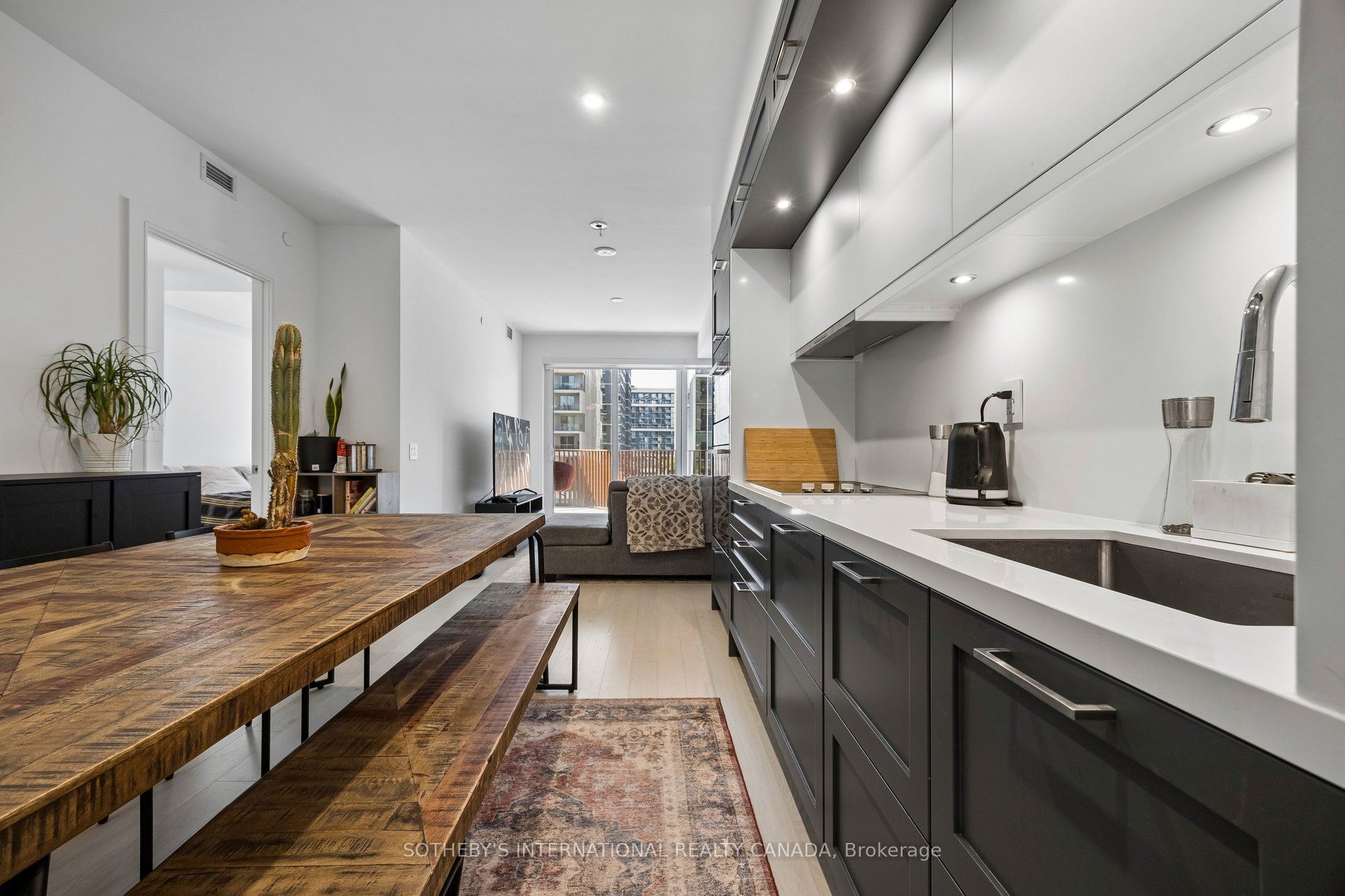 155 Merchants' Wharf 323 Property Photo 13
