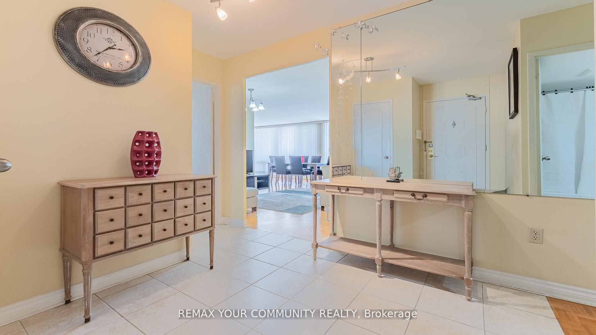 115 Antibes Drive 702 Property Photo 4