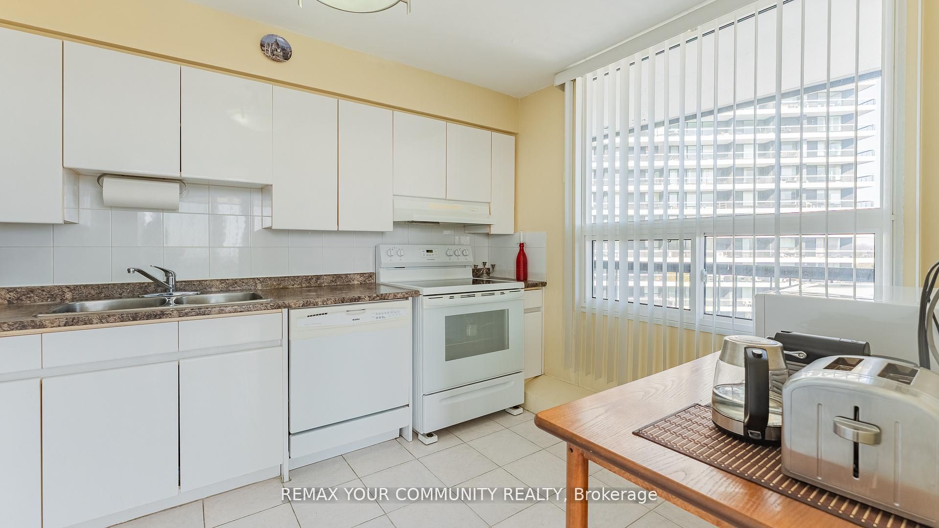 115 Antibes Drive 702 Property Photo 18