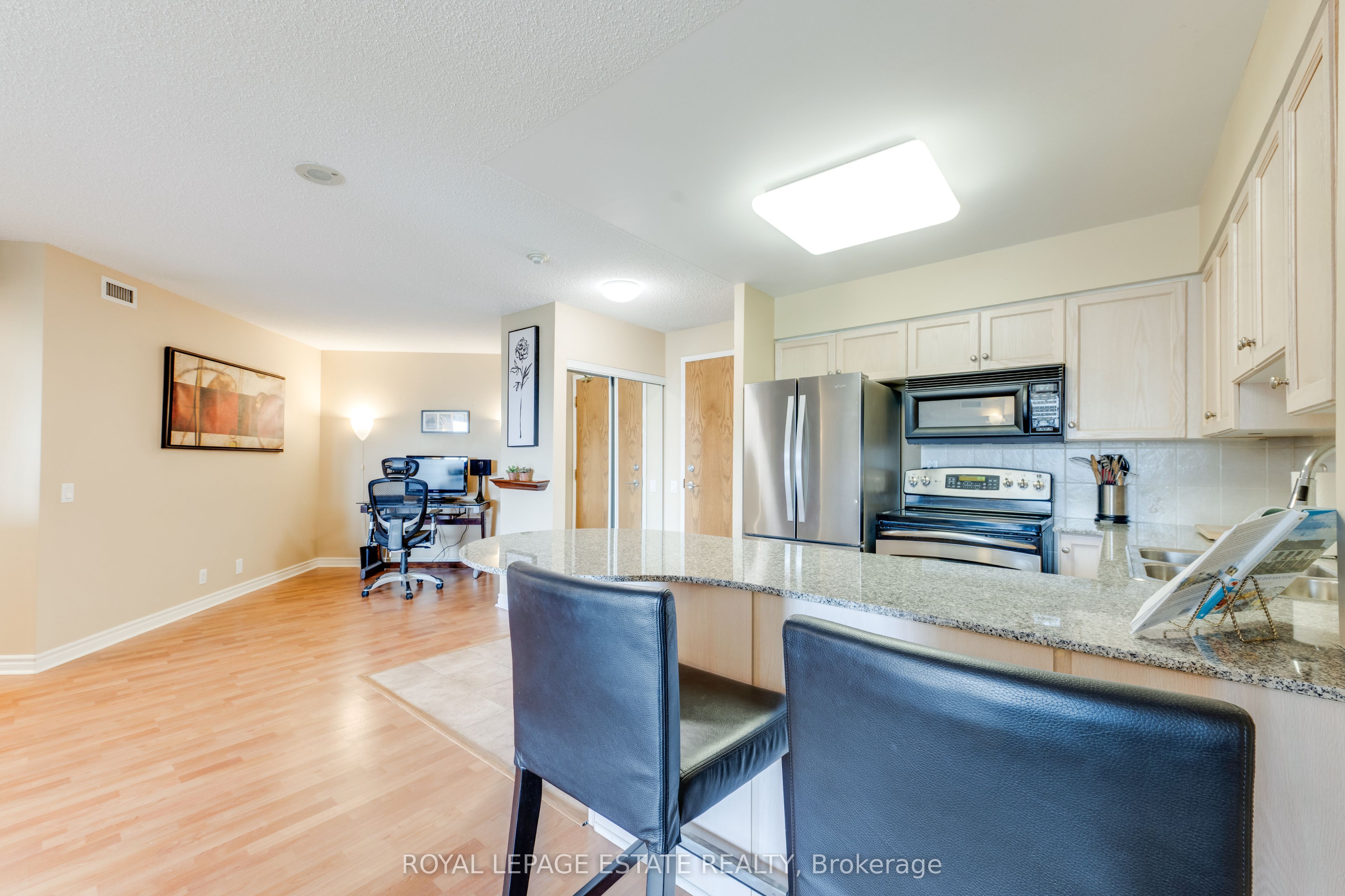 1720 Eglinton Avenue E 623 Property Photo 4