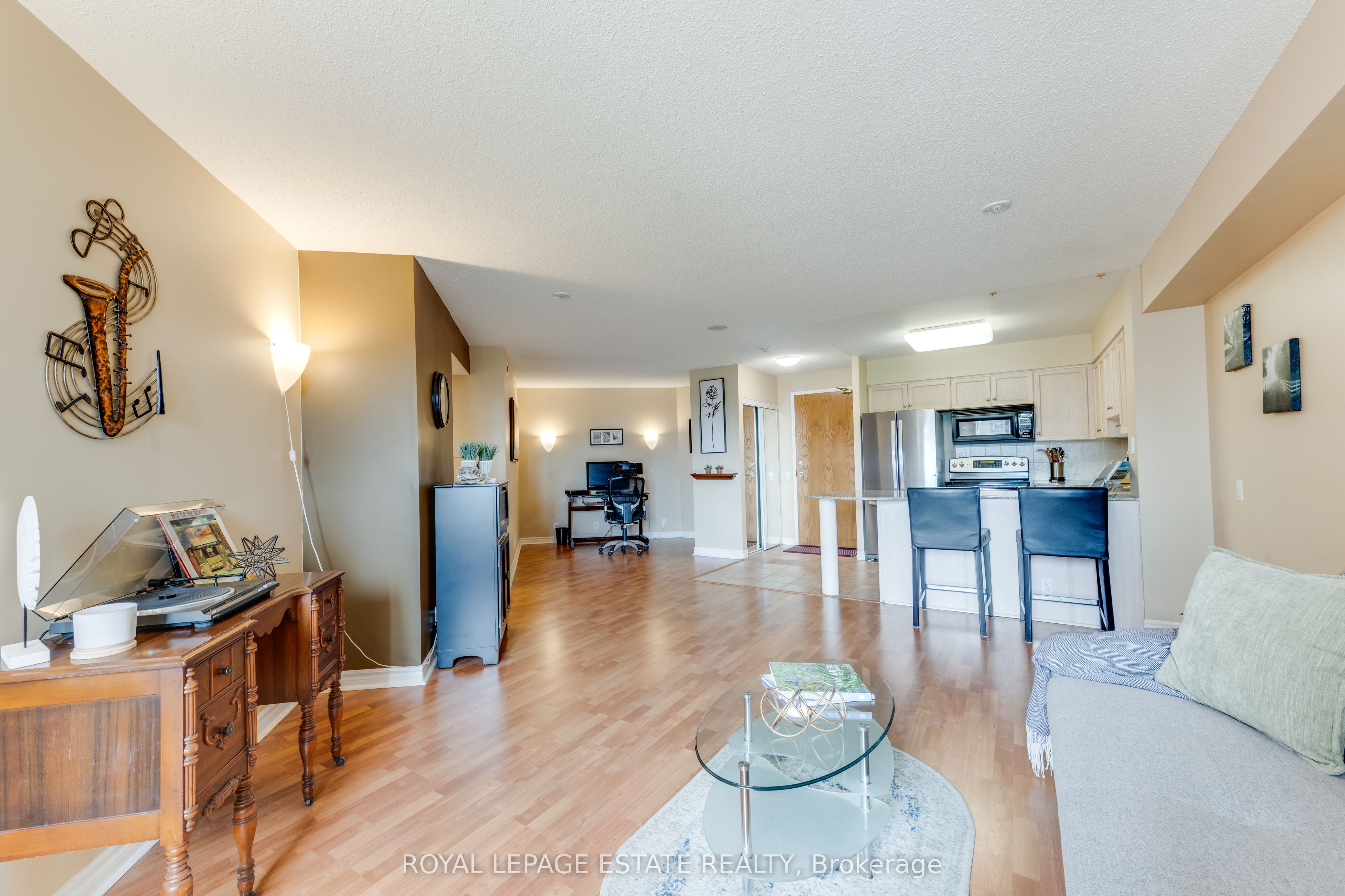 1720 Eglinton Avenue E 623 Property Photo 6