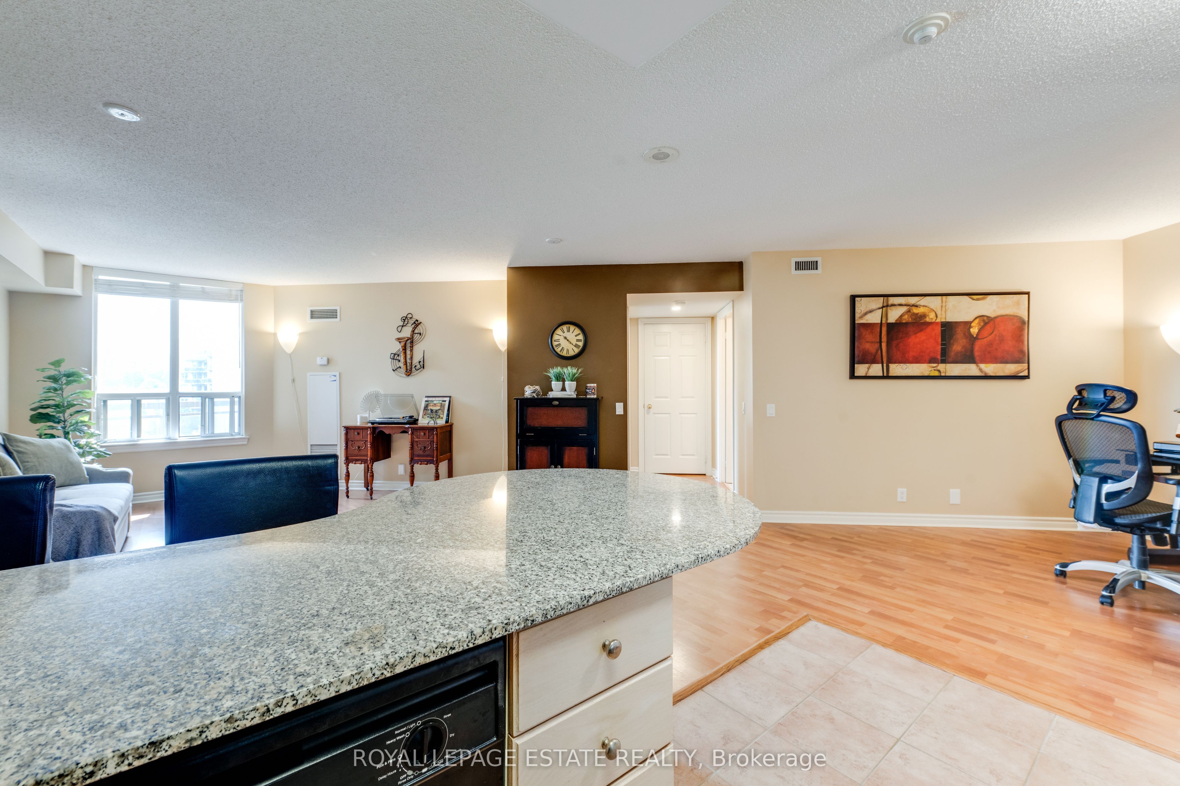 1720 Eglinton Avenue E 623 Property Photo 9