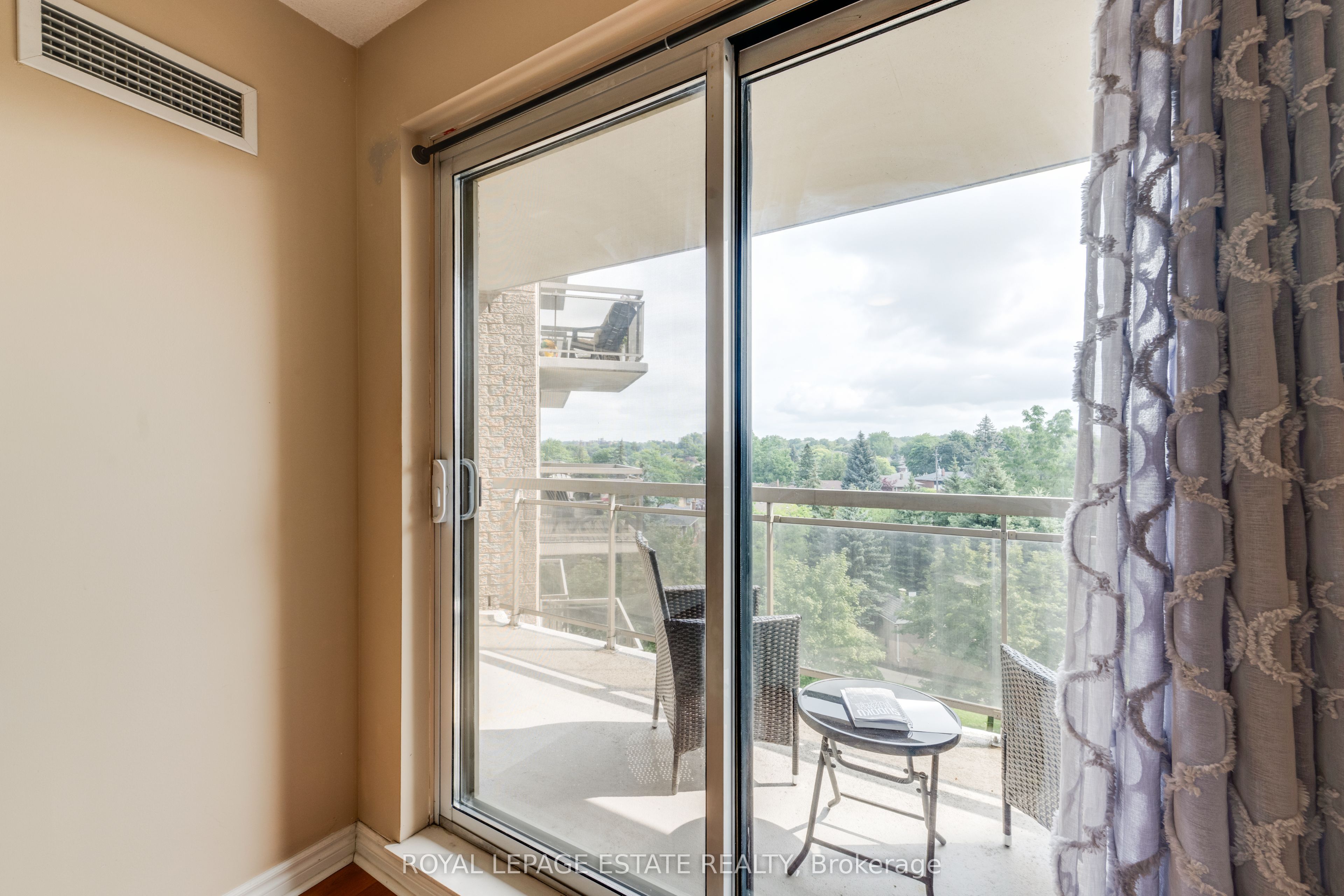 1720 Eglinton Avenue E 623 Property Photo 13