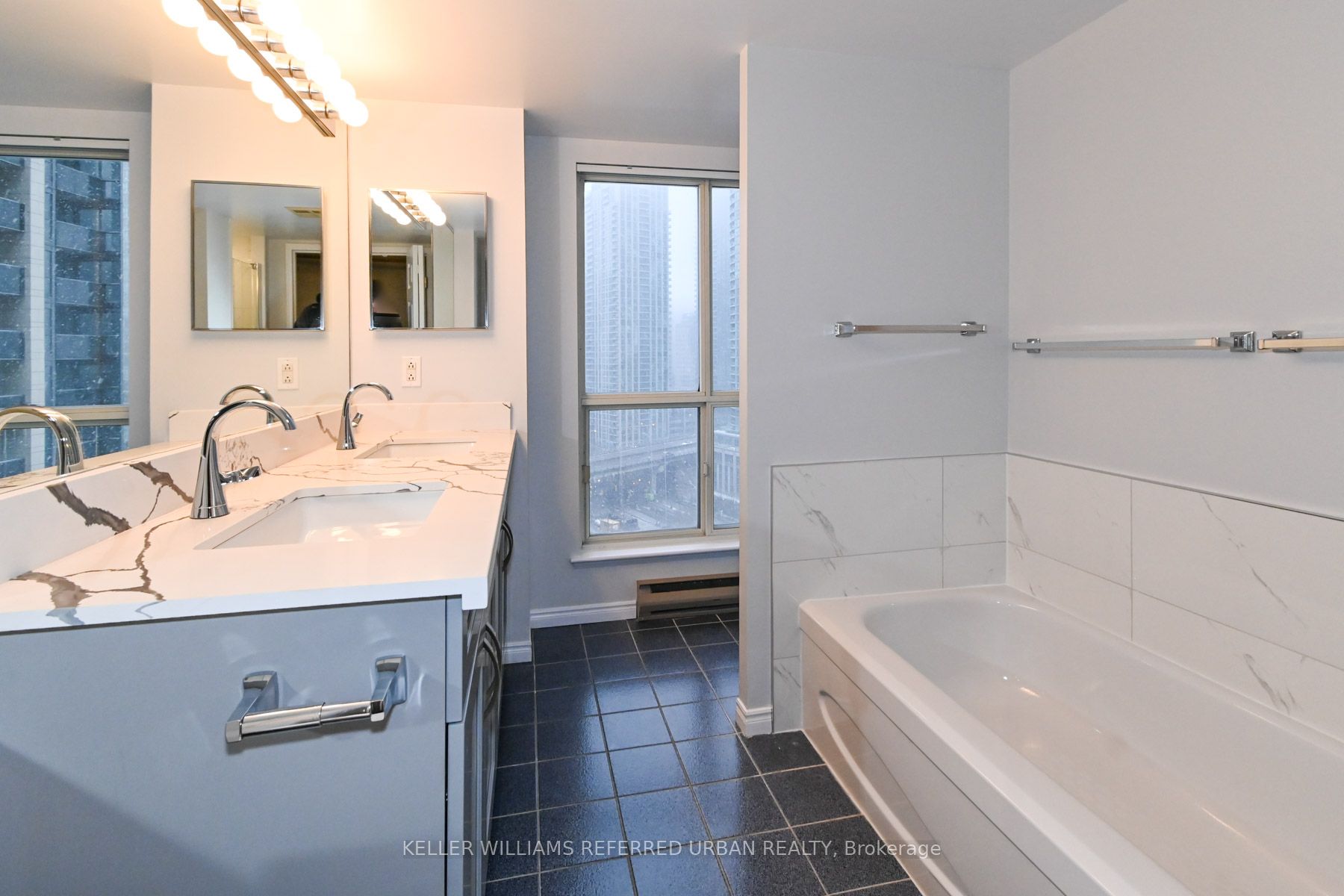 25 The Esplanade 1604 Property Photo 3