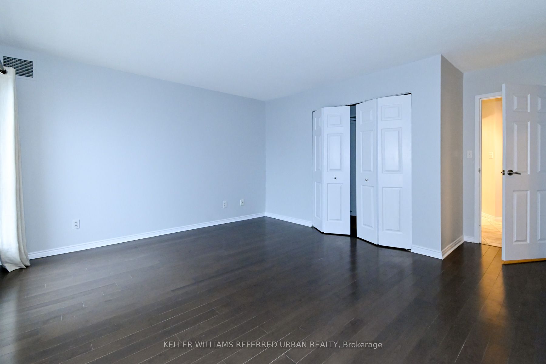 25 The Esplanade 1604 Property Photo 6