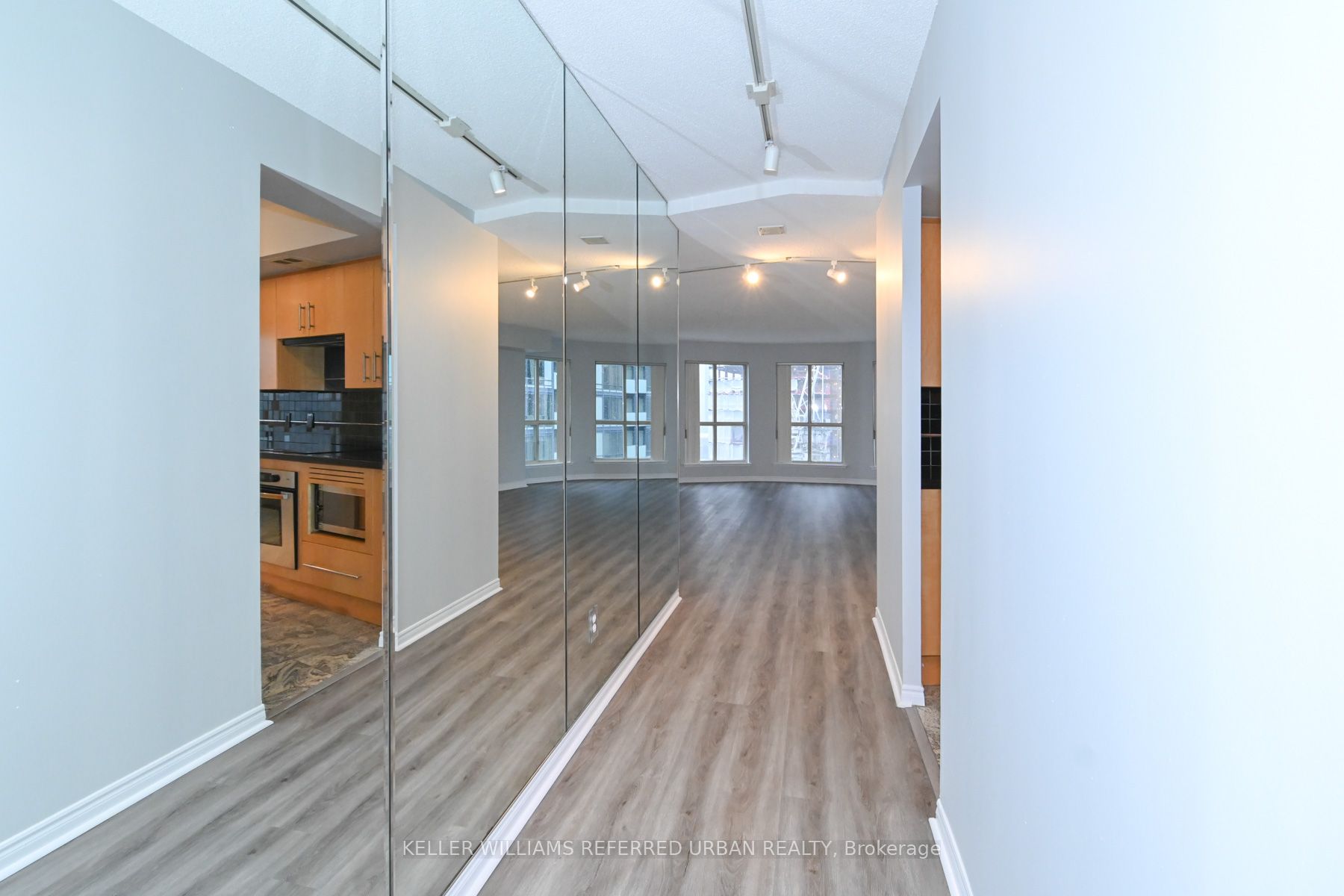 25 The Esplanade 1604 Property Photo 10