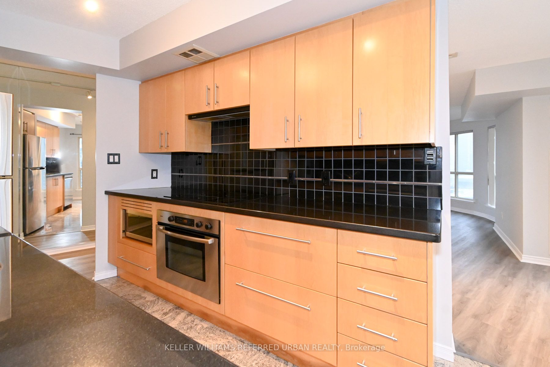 25 The Esplanade 1604 Property Photo 12