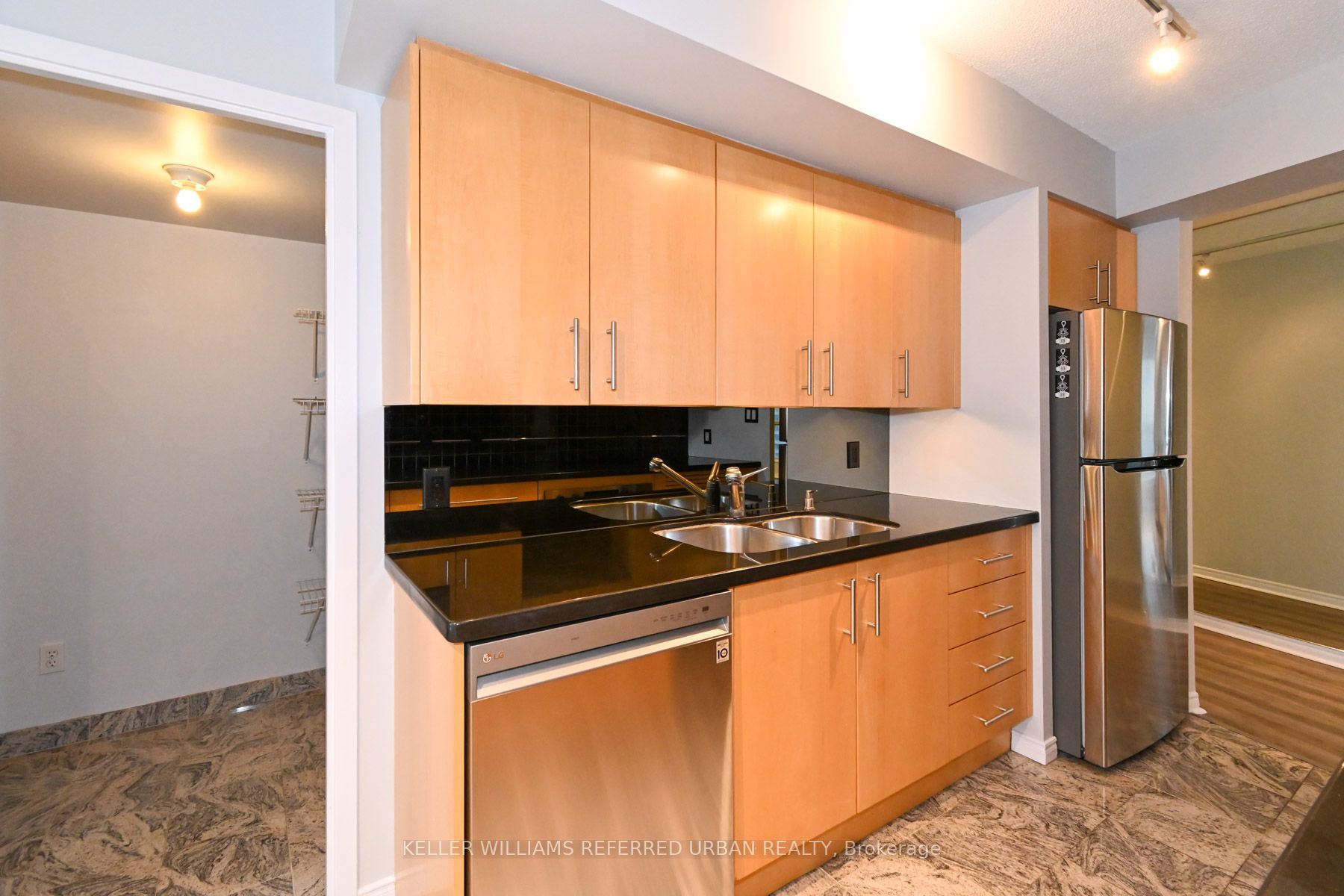 25 The Esplanade 1604 Property Photo 13