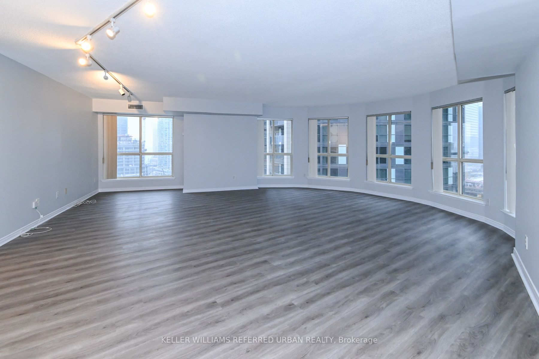 25 The Esplanade 1604 Property Photo 16