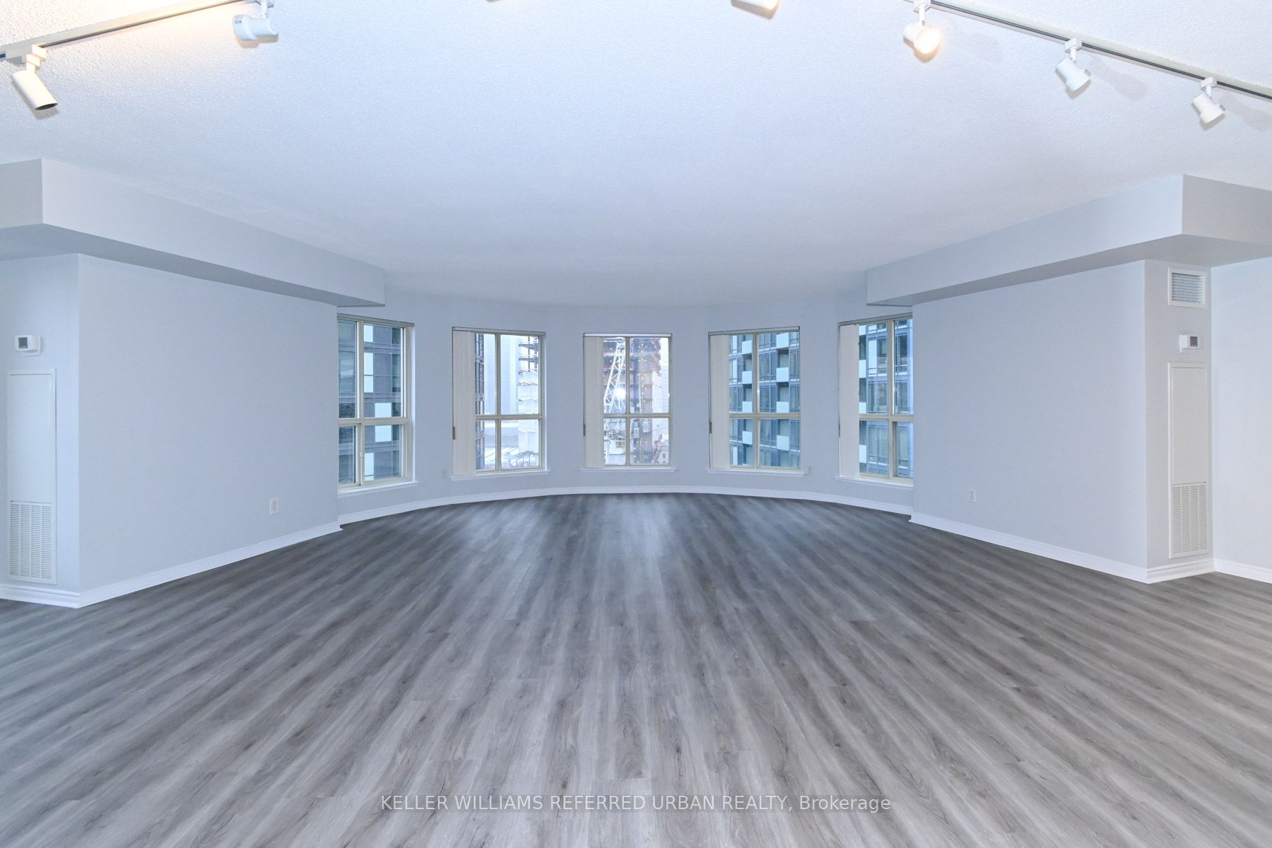 25 The Esplanade 1604 Property Photo 17