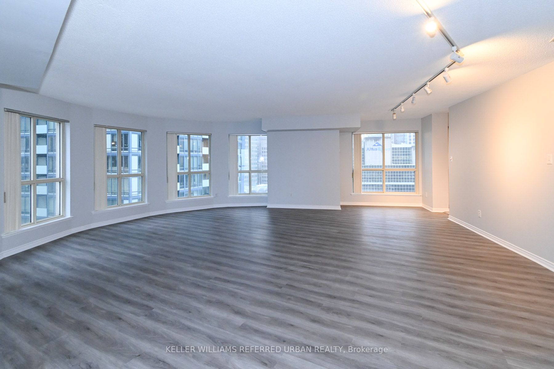 25 The Esplanade 1604 Property Photo 18
