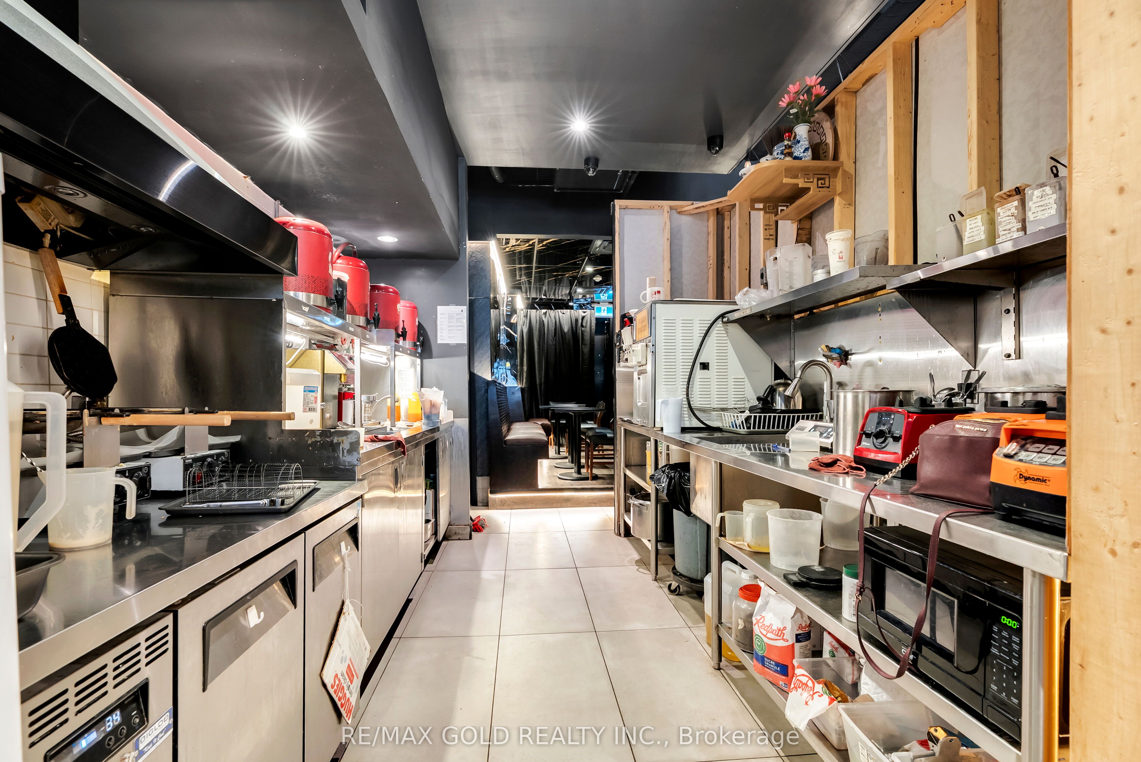 567 Yonge Street Property Photo 11