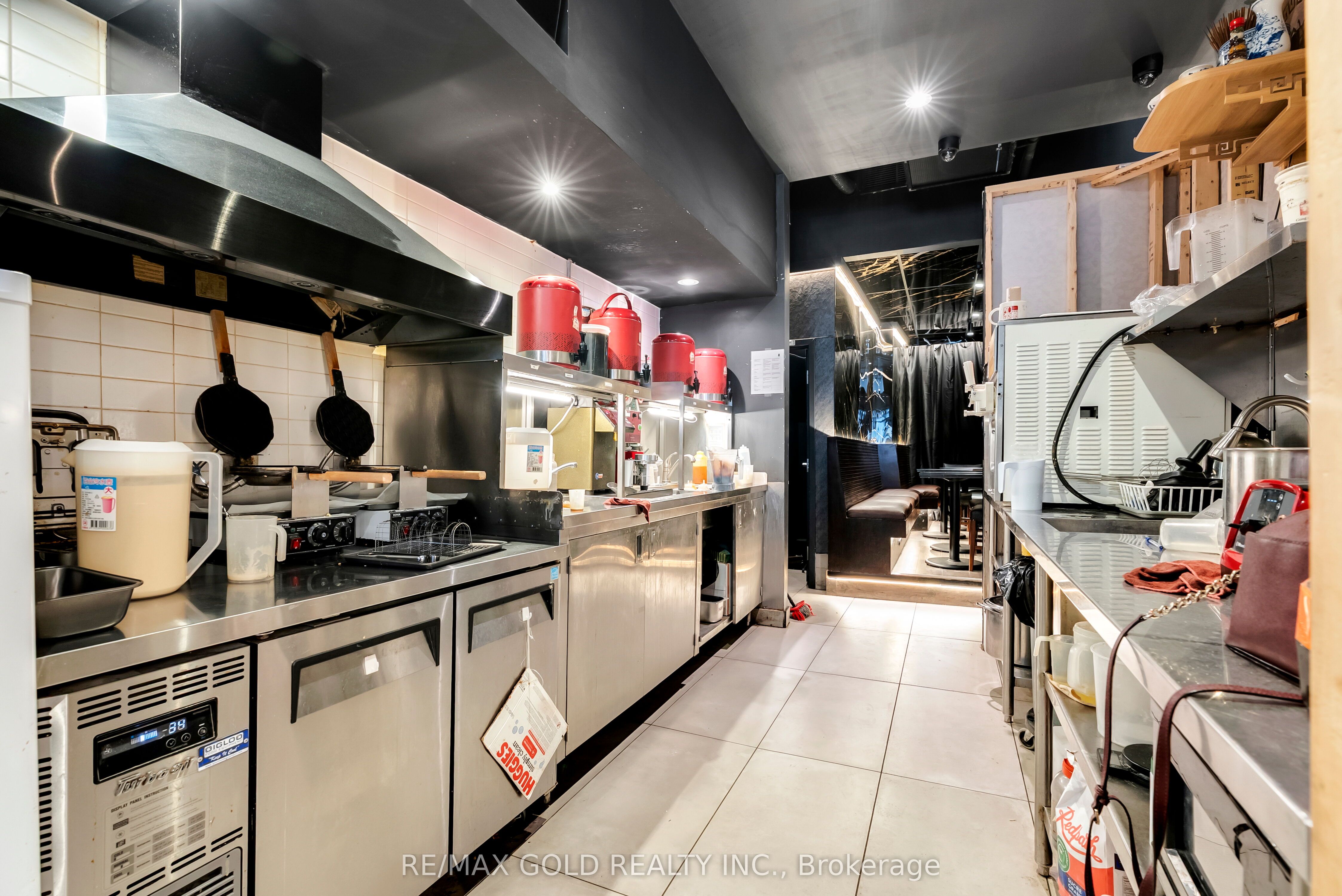 567 Yonge Street Property Photo 13