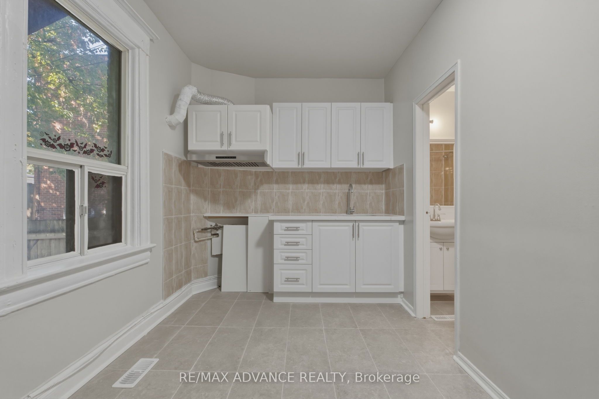 82a Augusta Avenue Property Photo 16