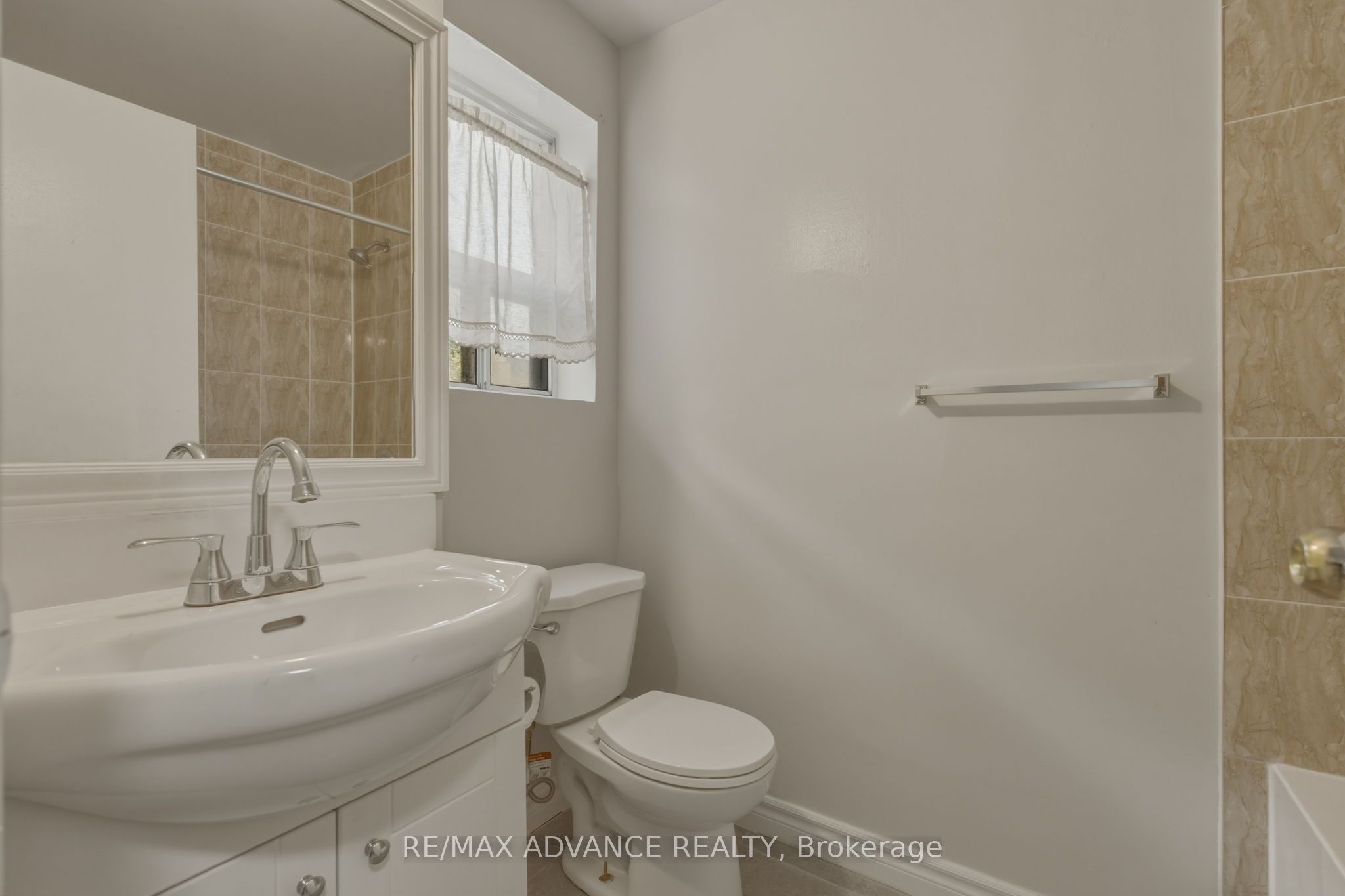 82a Augusta Avenue Property Photo 20
