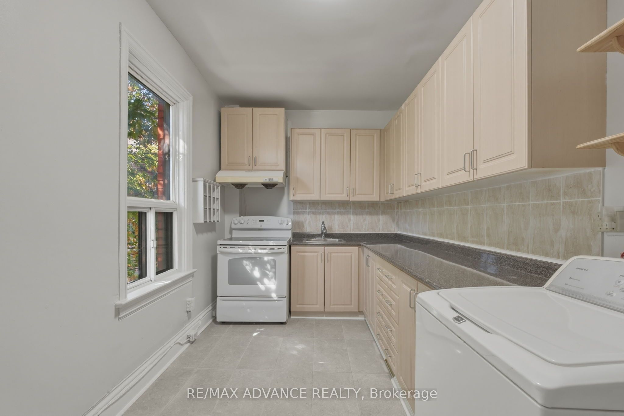 82a Augusta Avenue Property Photo 29