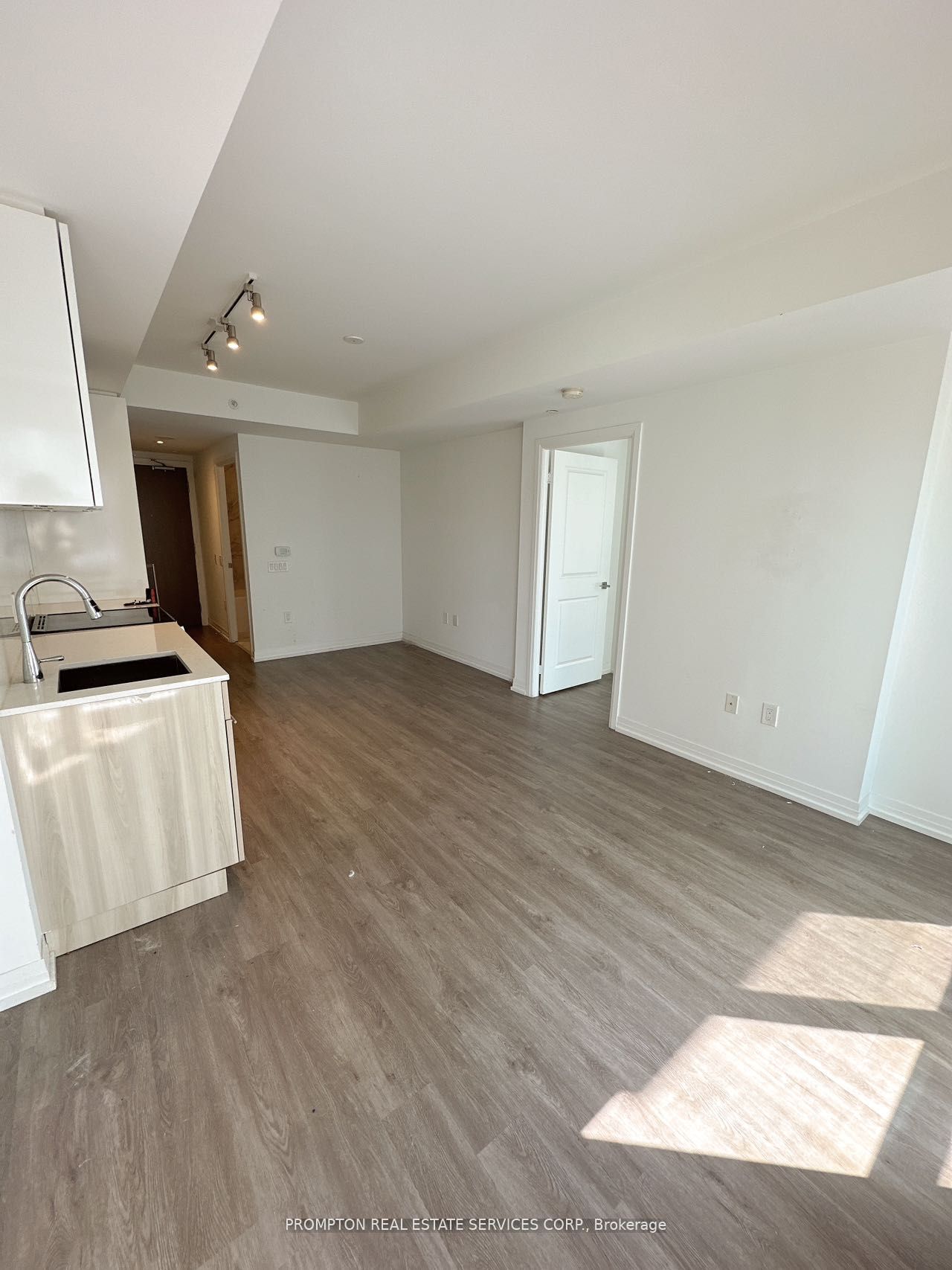 251 Jarvis Street 4404 Property Photo 4